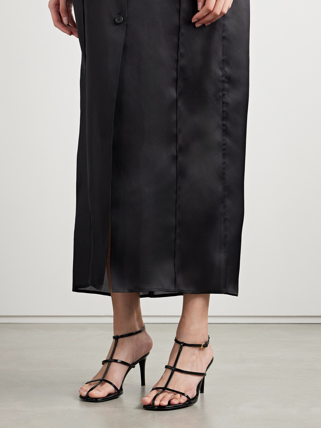 Khaite Black Leather Loop Sandals In Black