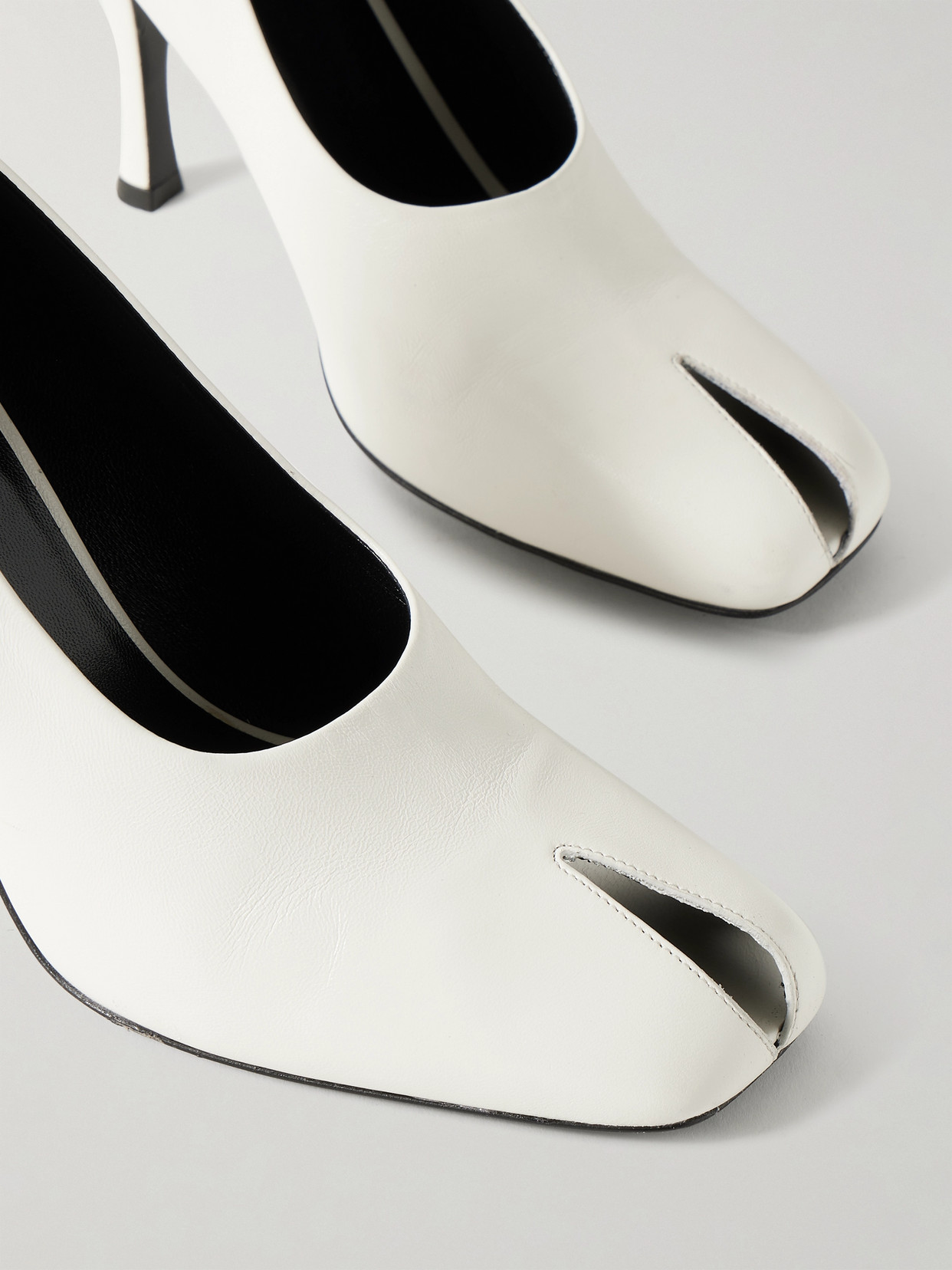 Khaite Eva 100 Peep Toe Pump In White