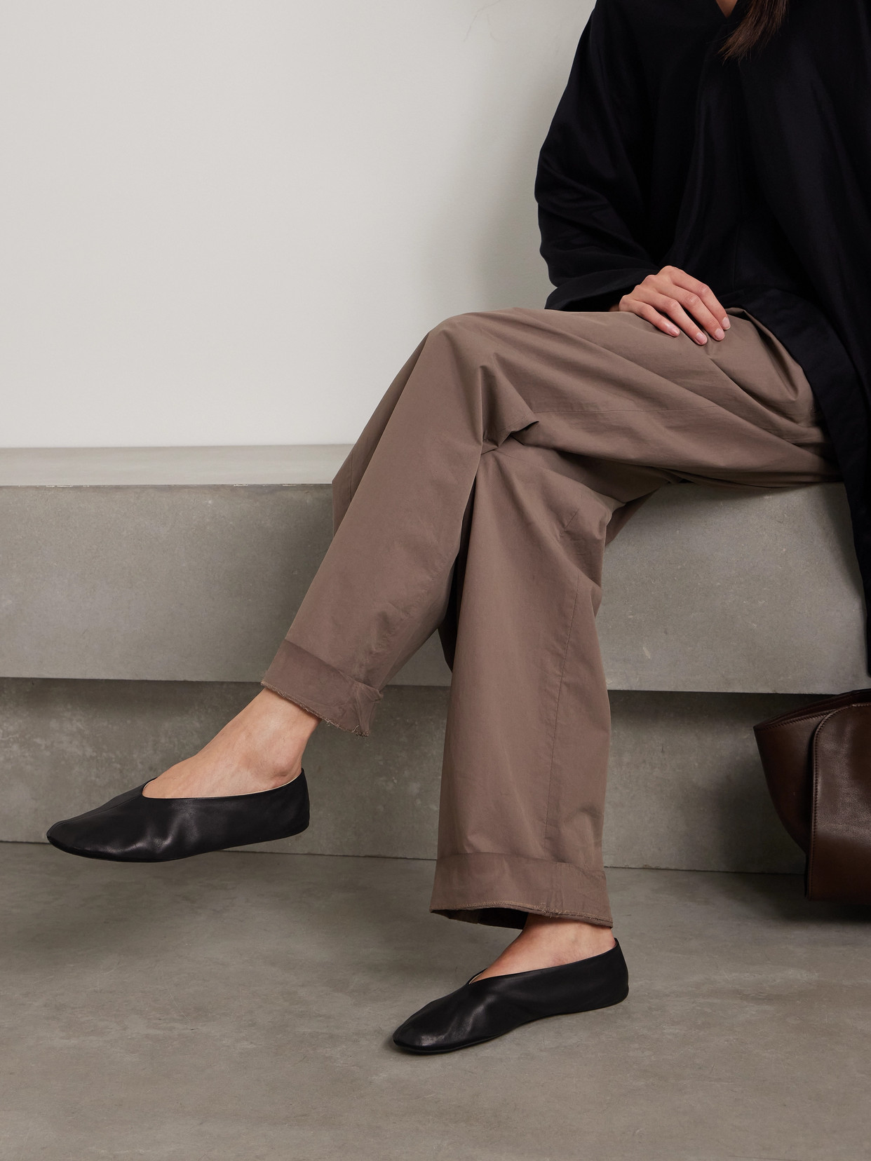 The Row Stella Leather Ballet Flats In Black