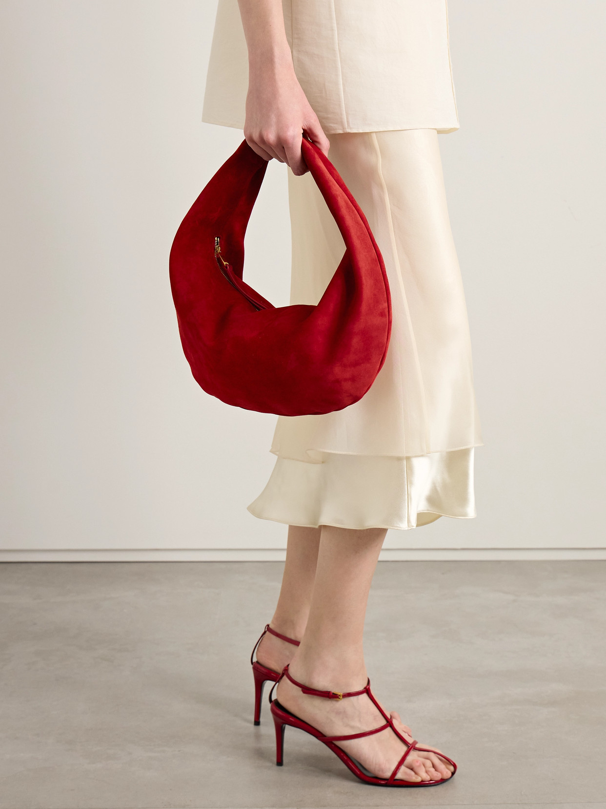 Khaite Olivia Medium Suede Tote In Red
