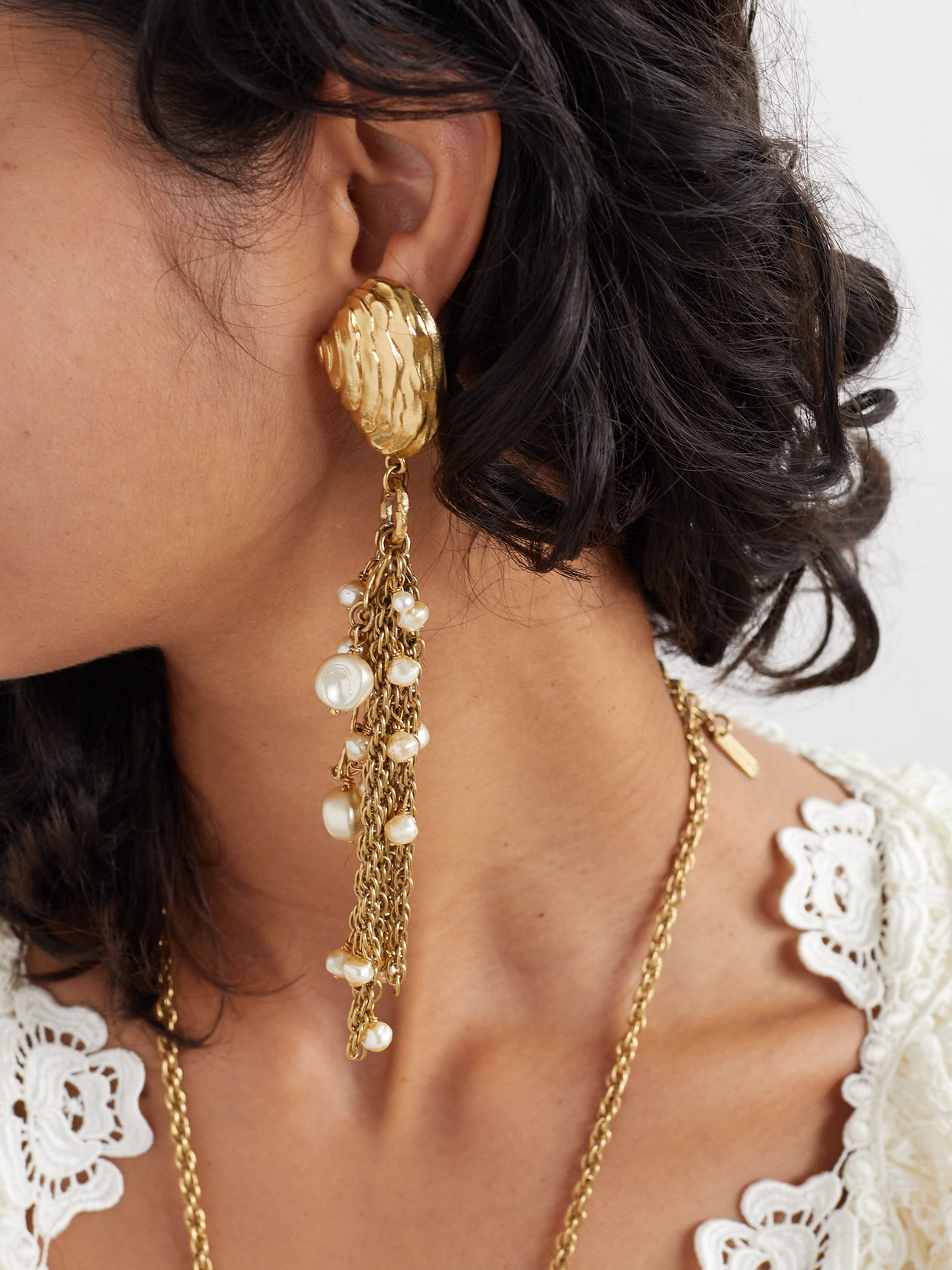 Chloé Gold-tone Shell Pearl Drop Earrings In Vintage Gold