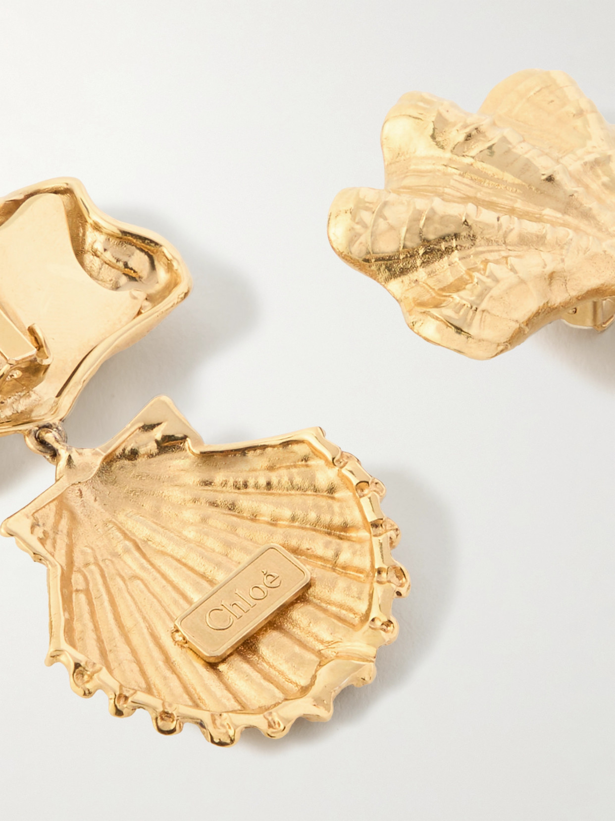 Chloé Shell Design Textured Metal Earrings In Gold