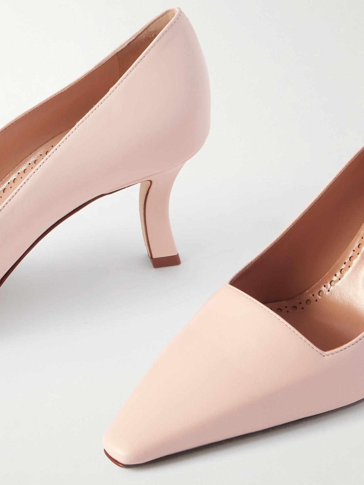 Manolo Blahnik Moiralo 70 Leather Pumps