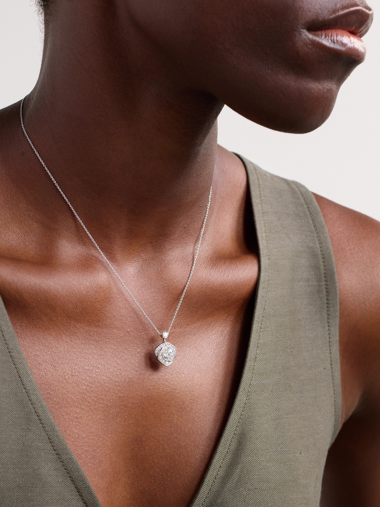 David Morris Frozen Kiss 18-karat White Gold Diamond Necklace