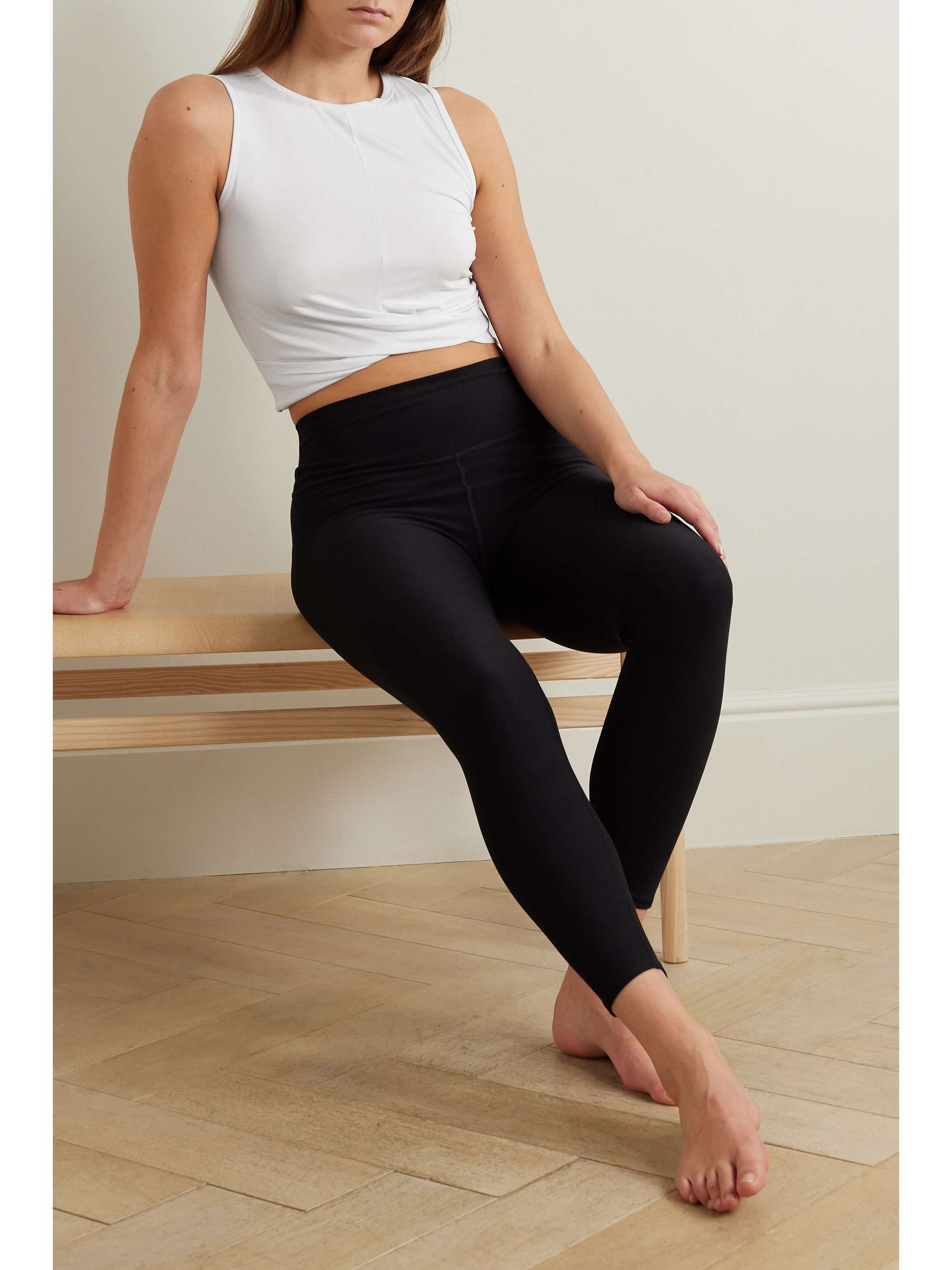 ALO YOGA ストレッチジャージー クロップドタンクトップ ドレープ入り