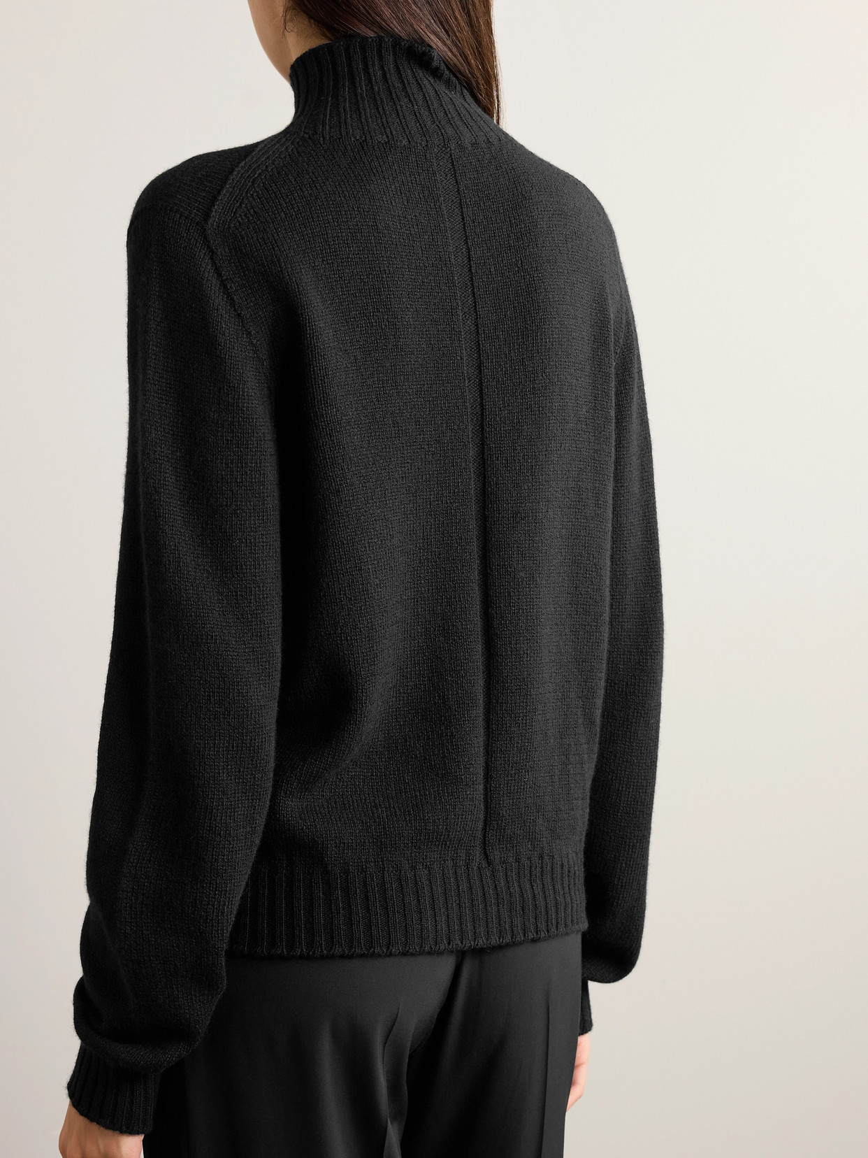 The Row Essentials Kensington Cashmere Turtleneck Sweater In Black