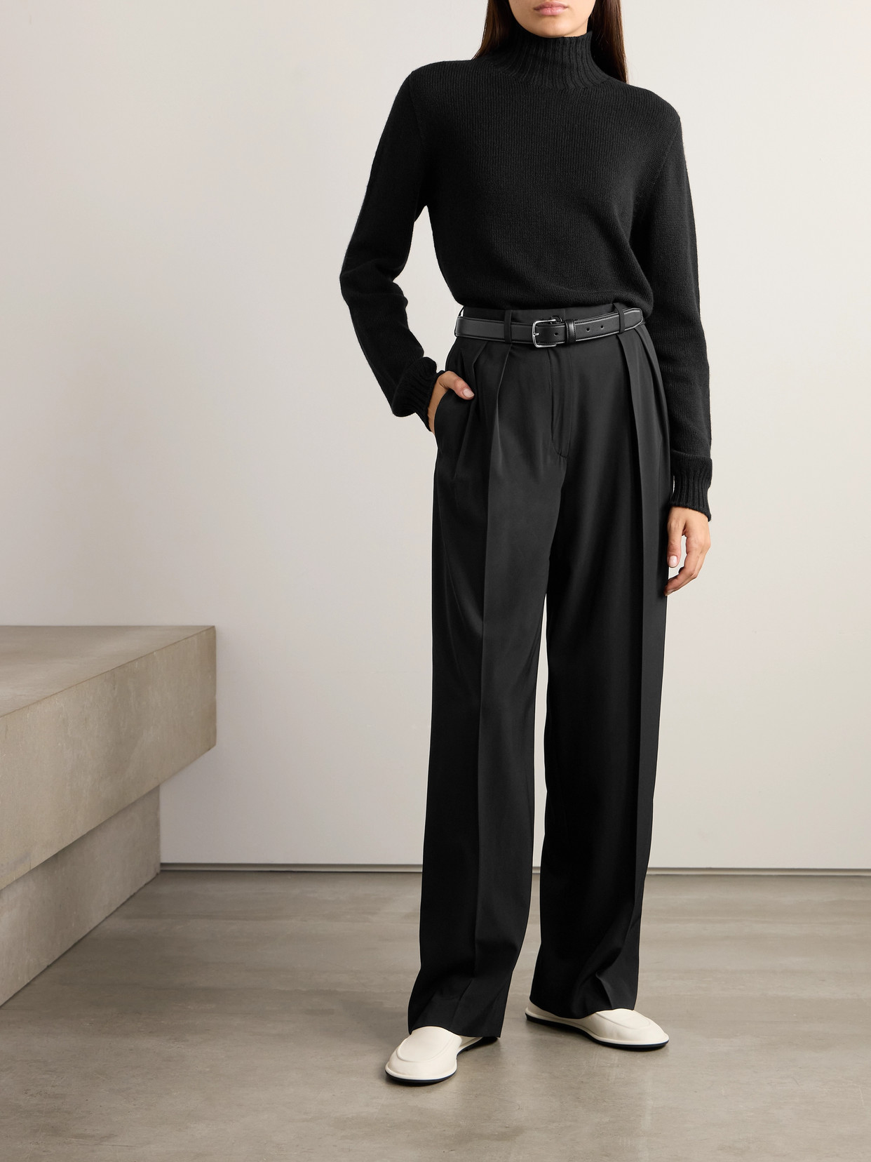 The Row Essentials Kensington Cashmere Turtleneck Sweater In Black
