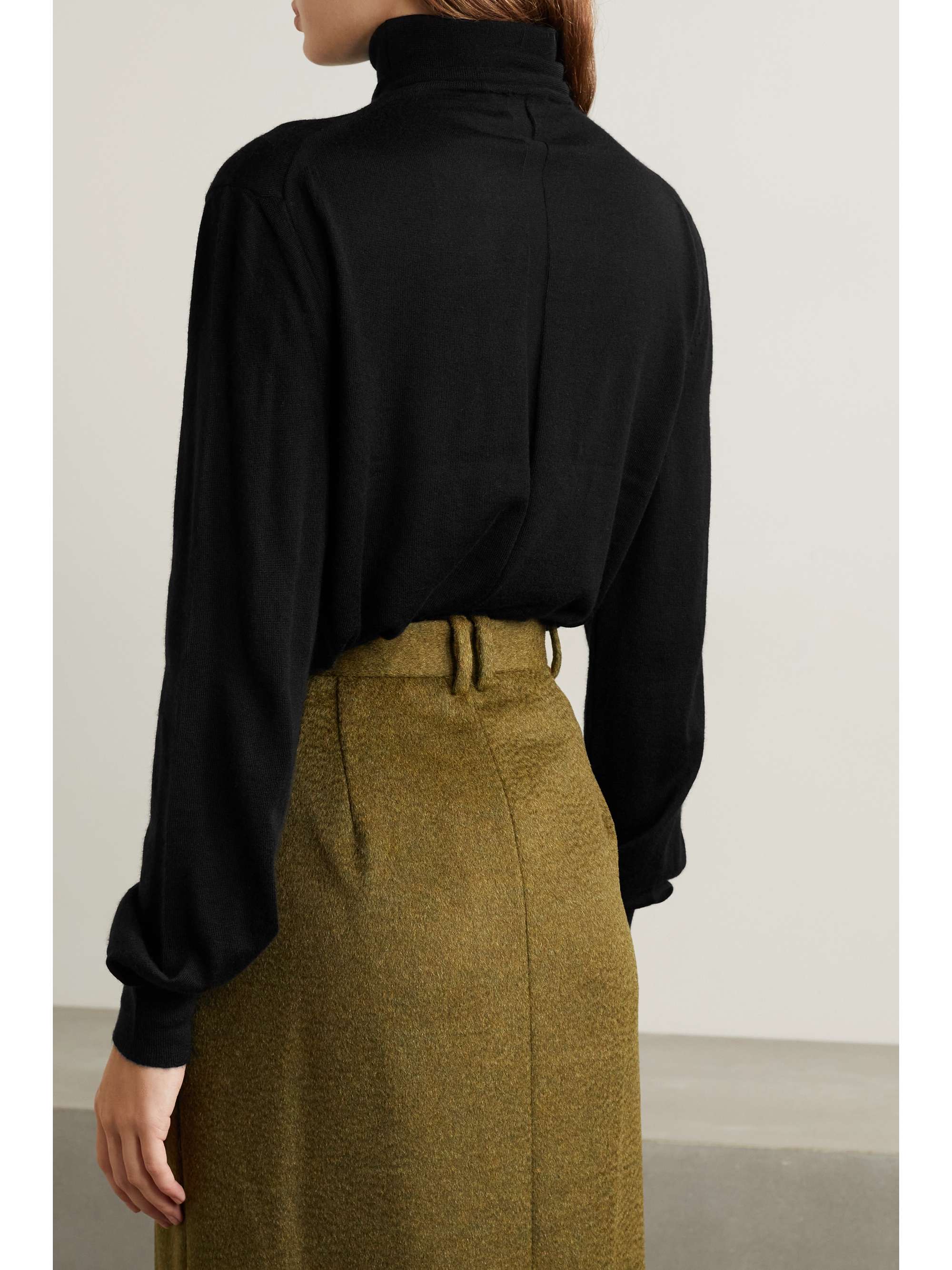 THE ROW Lambeth cashmere turtleneck sweater
