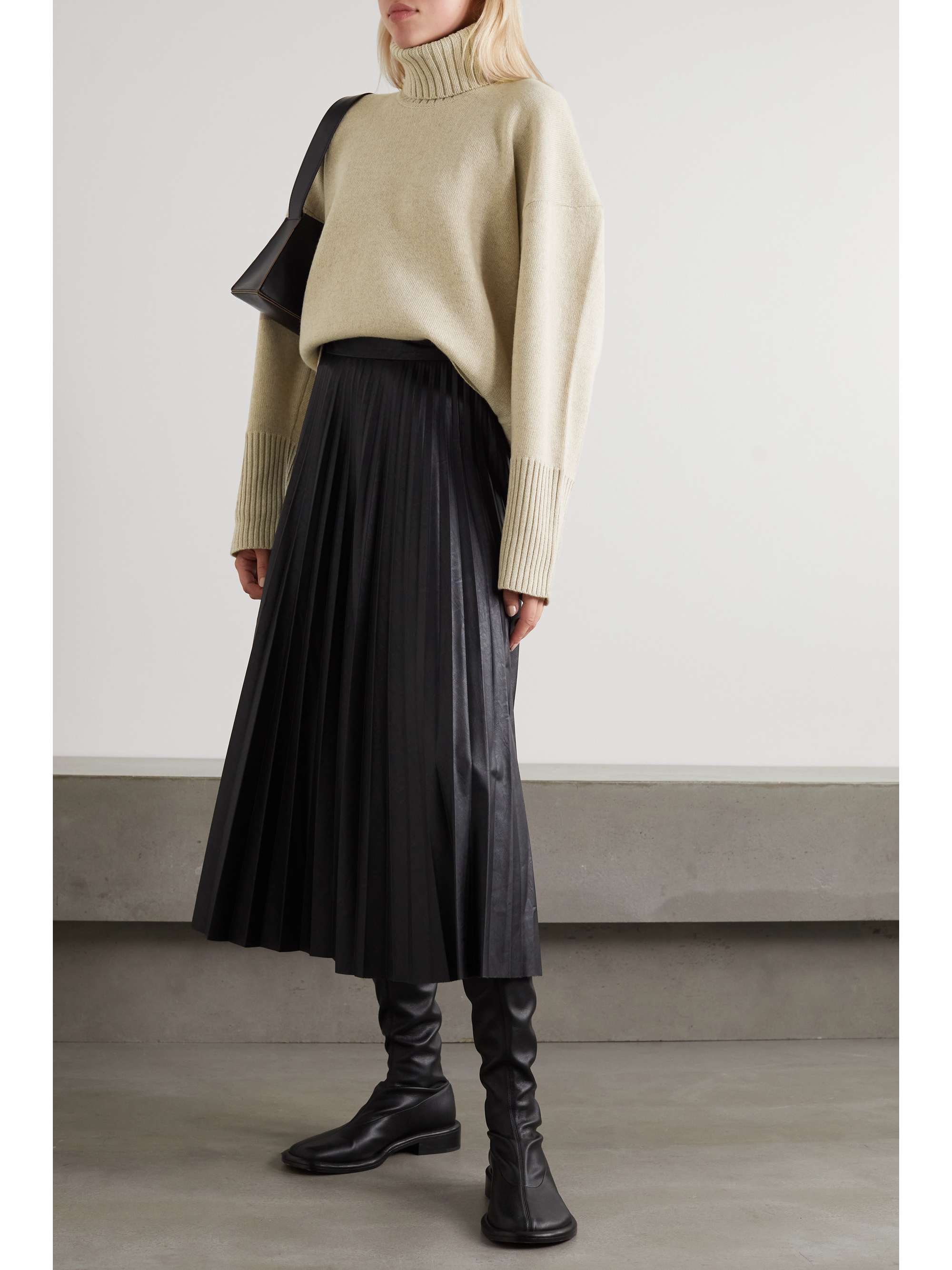 Beige Cashmere-blend turtleneck sweater 