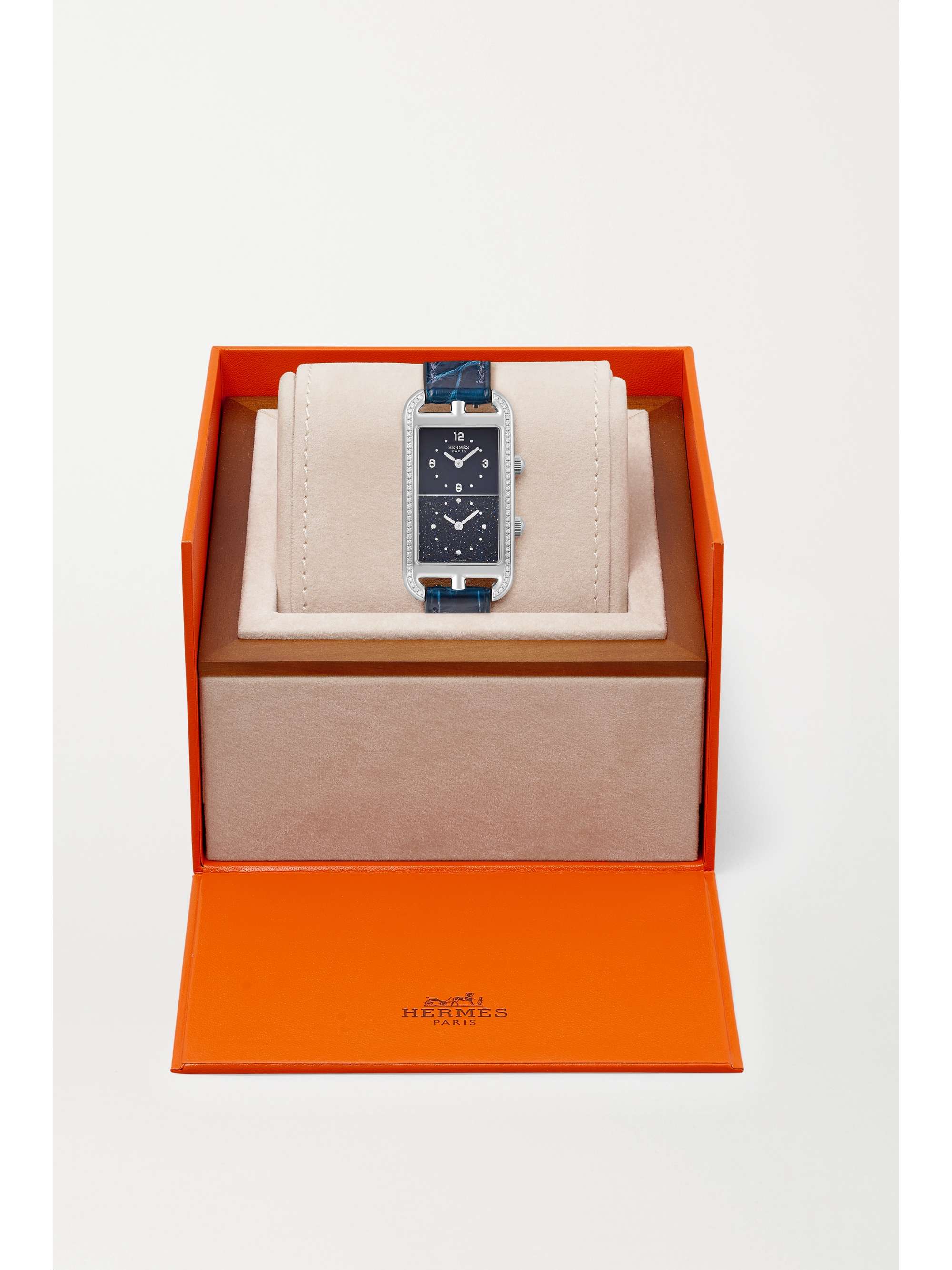 HERMÈS TIMEPIECES Montre en acier inoxydable et diamants à bracelet en alligator Nantucket Dual Time Large, 39 mm