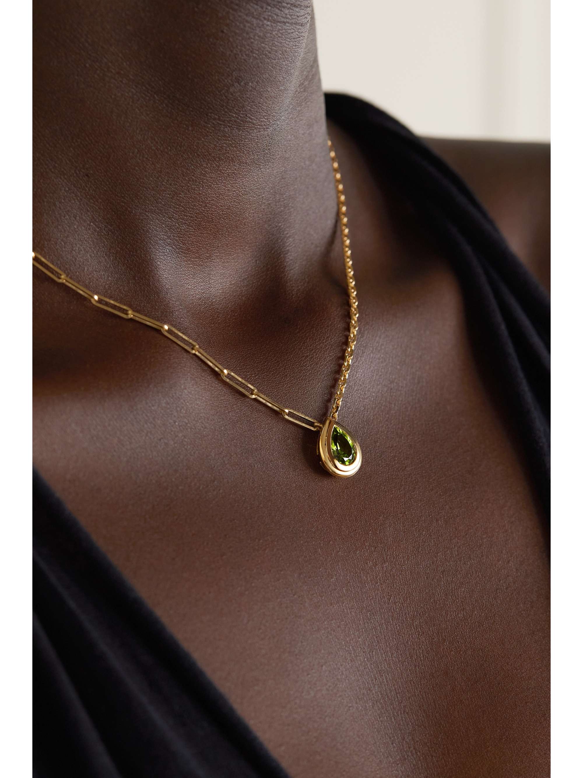 YVONNE LÉON 18-karat gold peridot necklace