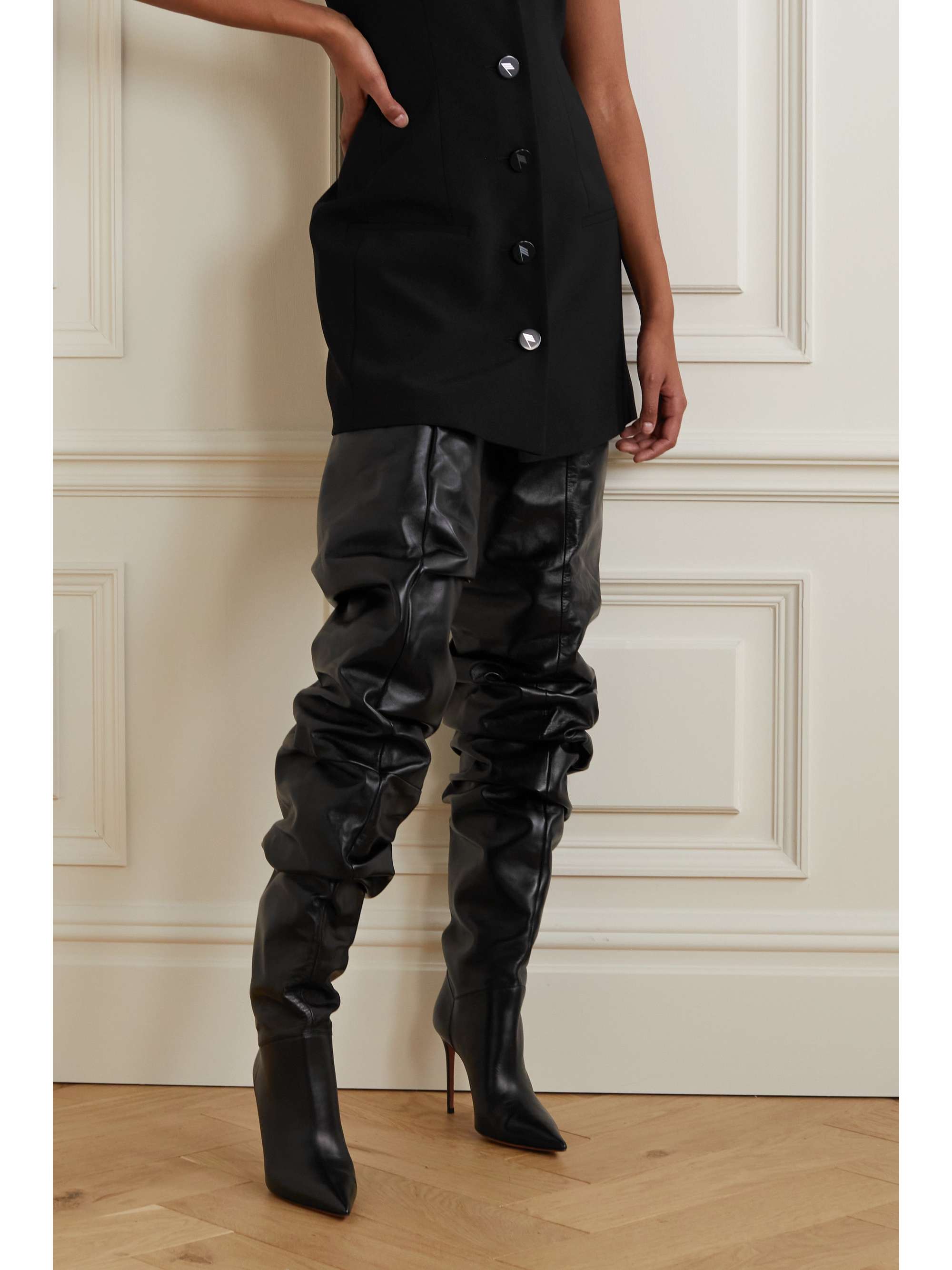 Amina Muaddi Jahleel Leather Over-the-knee Boots цвет Чёрный | Stylemi