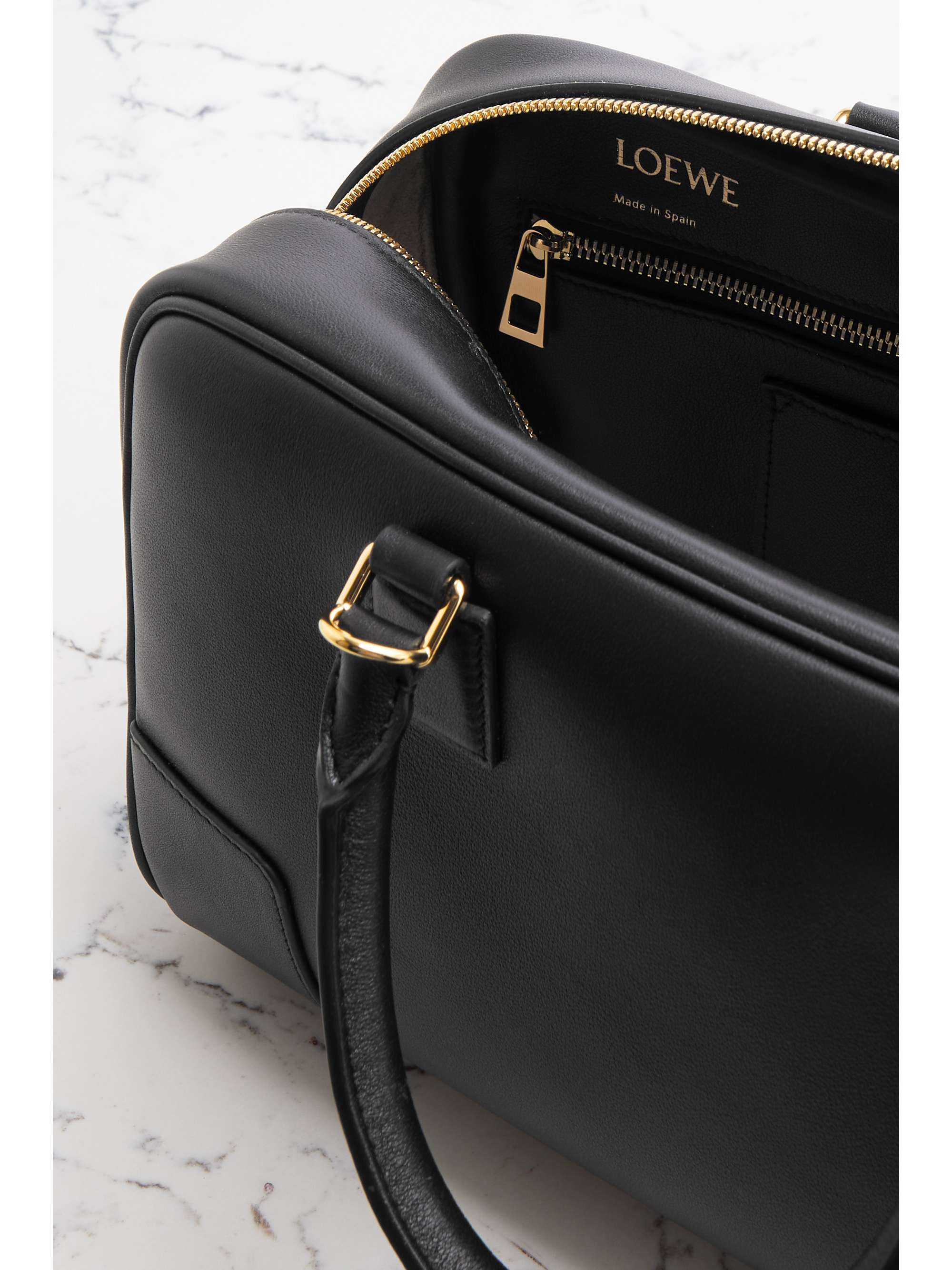 LOEWE Amazona 28 mittelgroße Tote aus Leder
