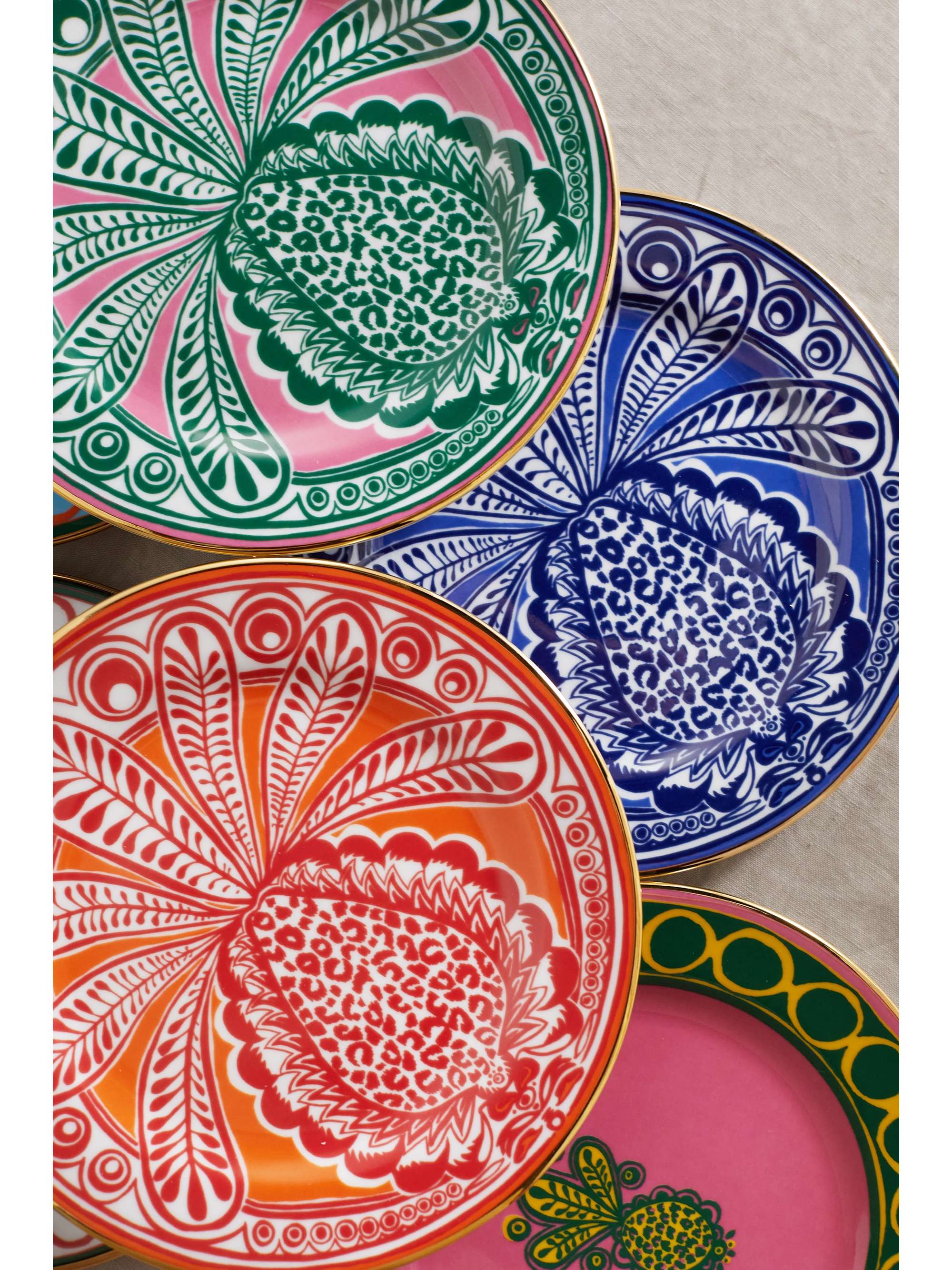 Set of six gold-plated porcelain dessert plates