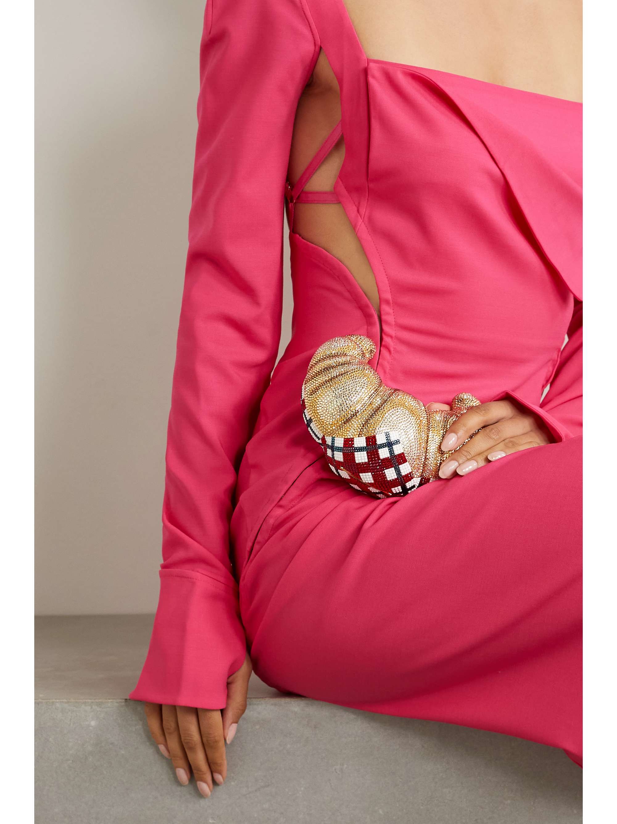 JUDITH LEIBER COUTURE Pochette en métal doré à cristaux Croissant