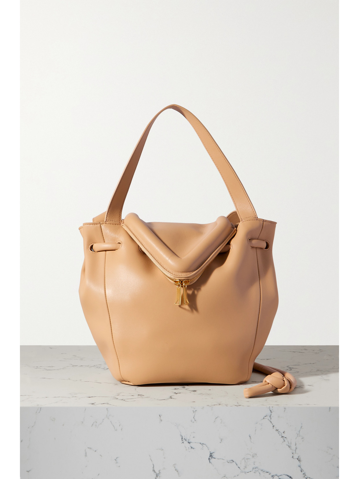 BOTTEGA VENETA BEAK SMALL LEATHER TOTE