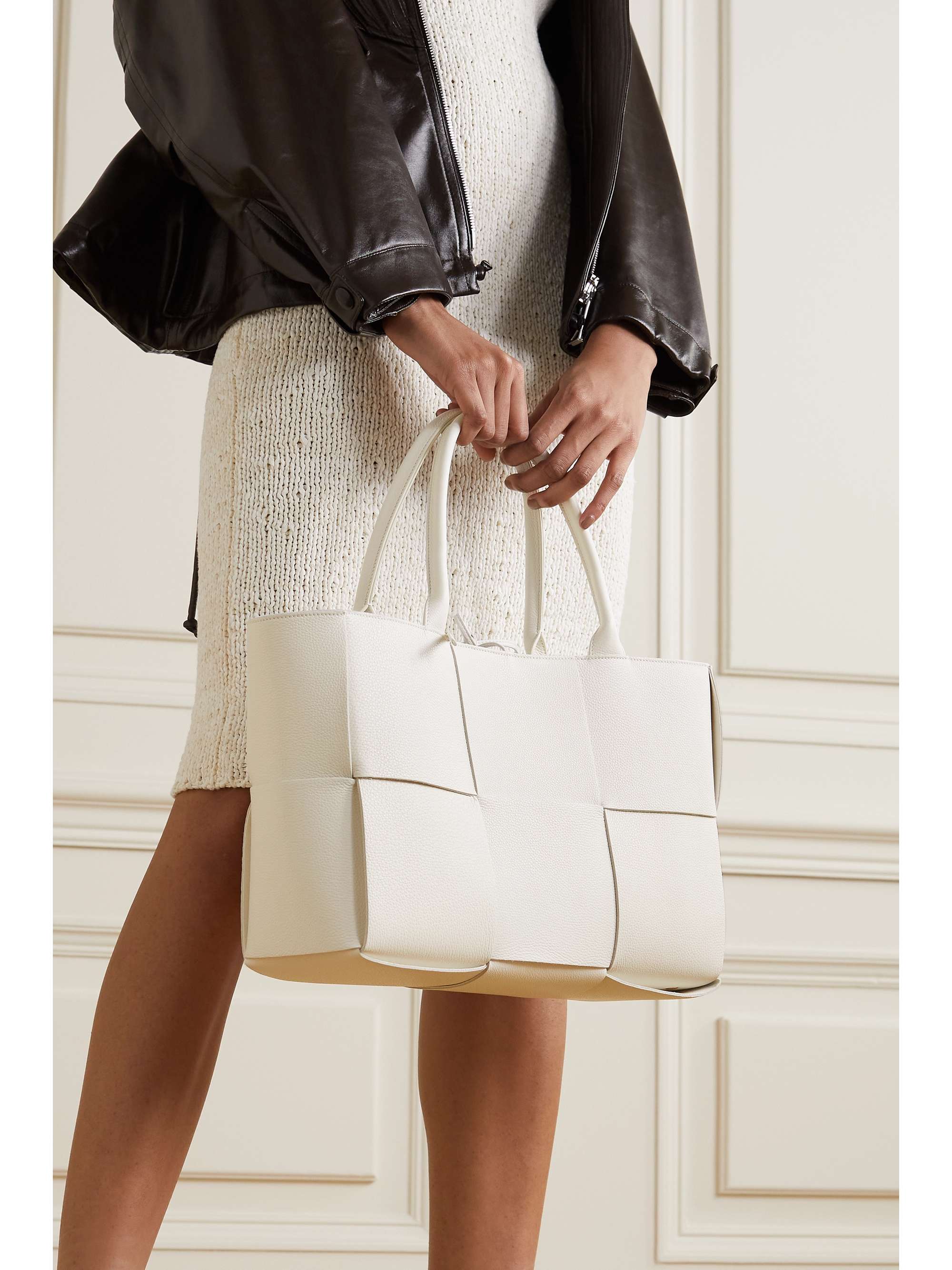 【BOTTEGA VENETA】MEDIUM ARCO TOTE BAG Newest addition! Bottega Veneta medium arco tote in Celadon