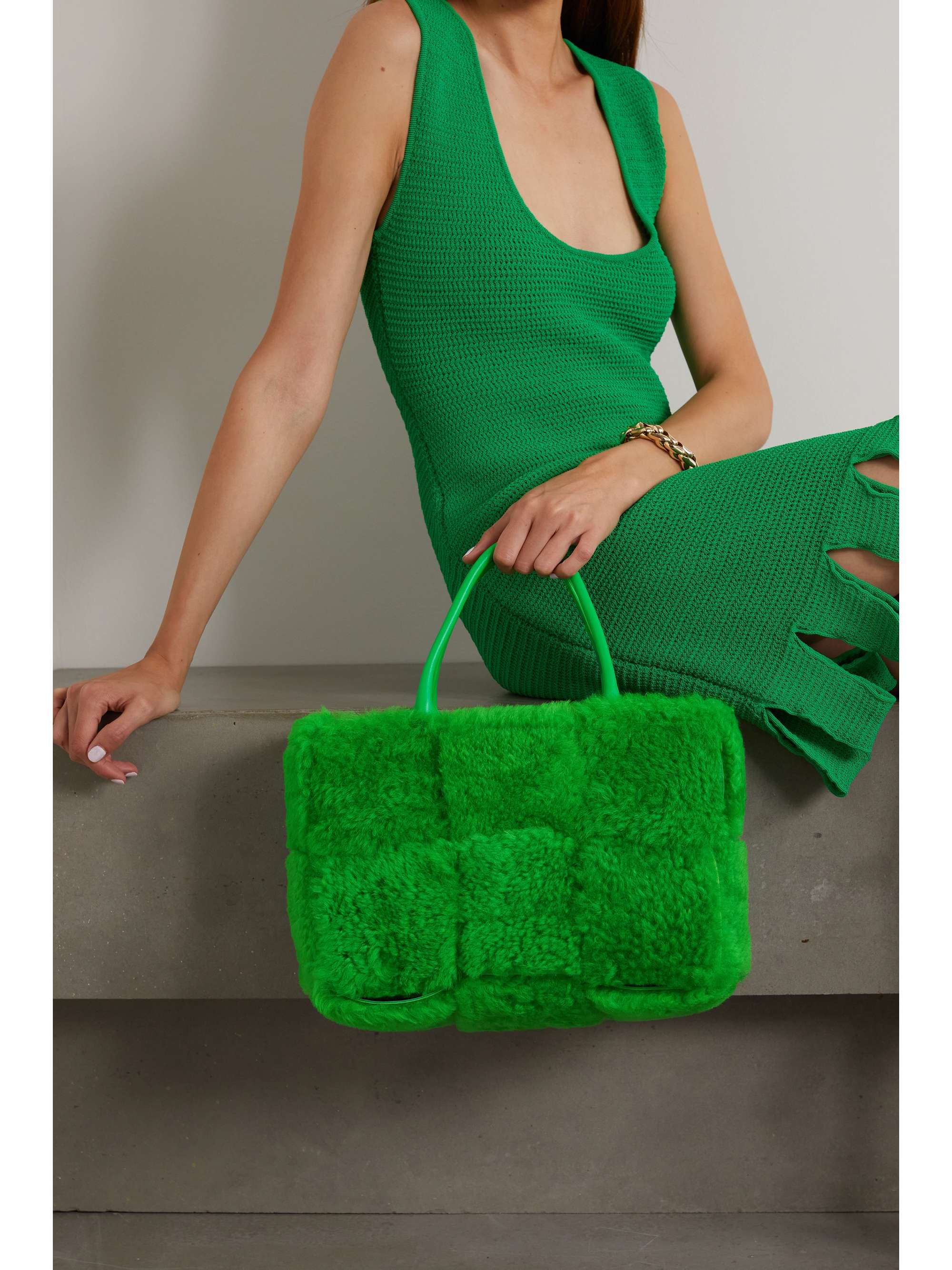 Green Arco small leather-trimmed intrecciato shearling tote | BOTTEGA VENETA  | NET-A-PORTER