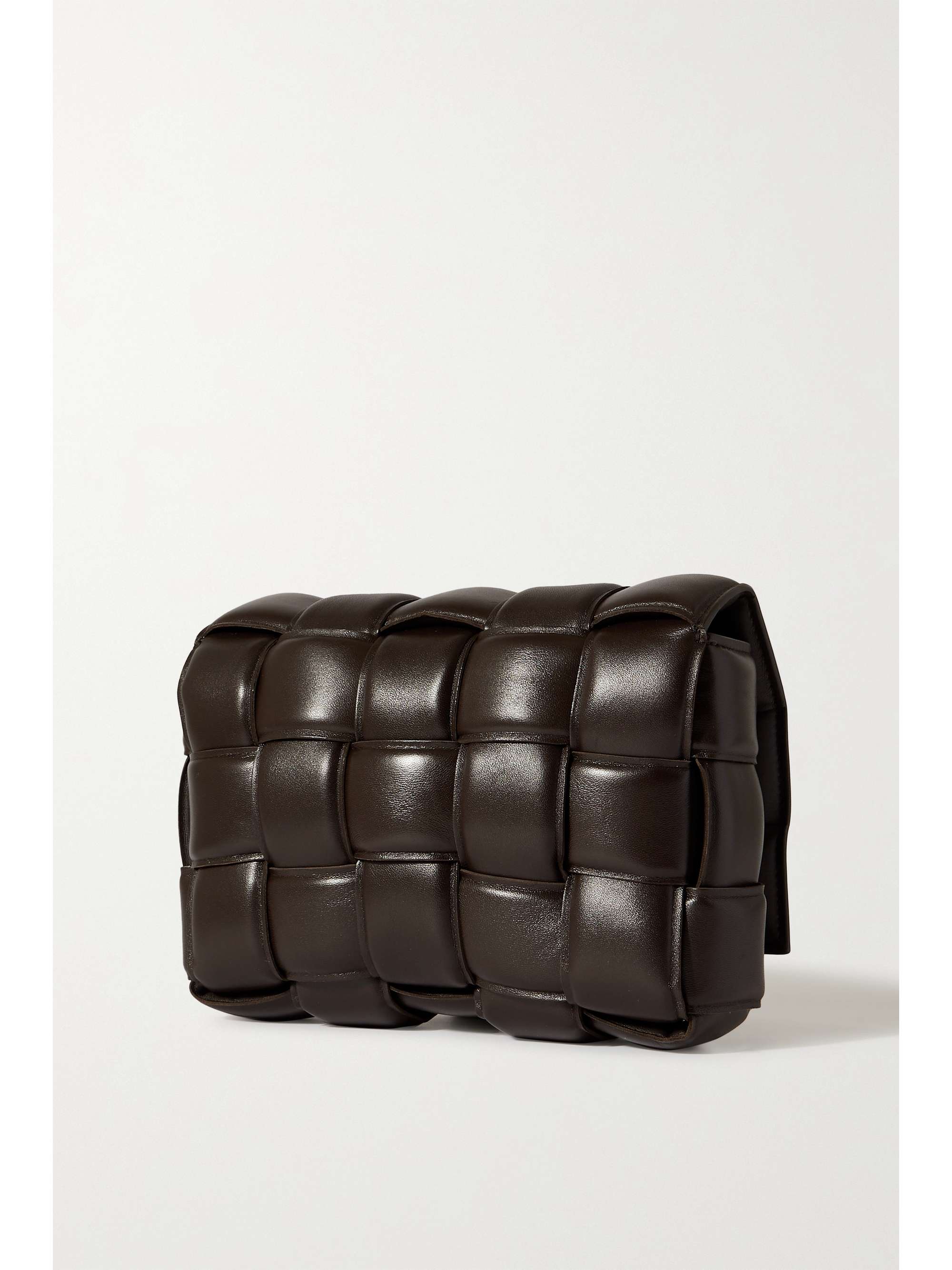 BOTTEGA VENETA Cassette gepolsterte Schultertasche aus changierendem Intrecciato-Leder