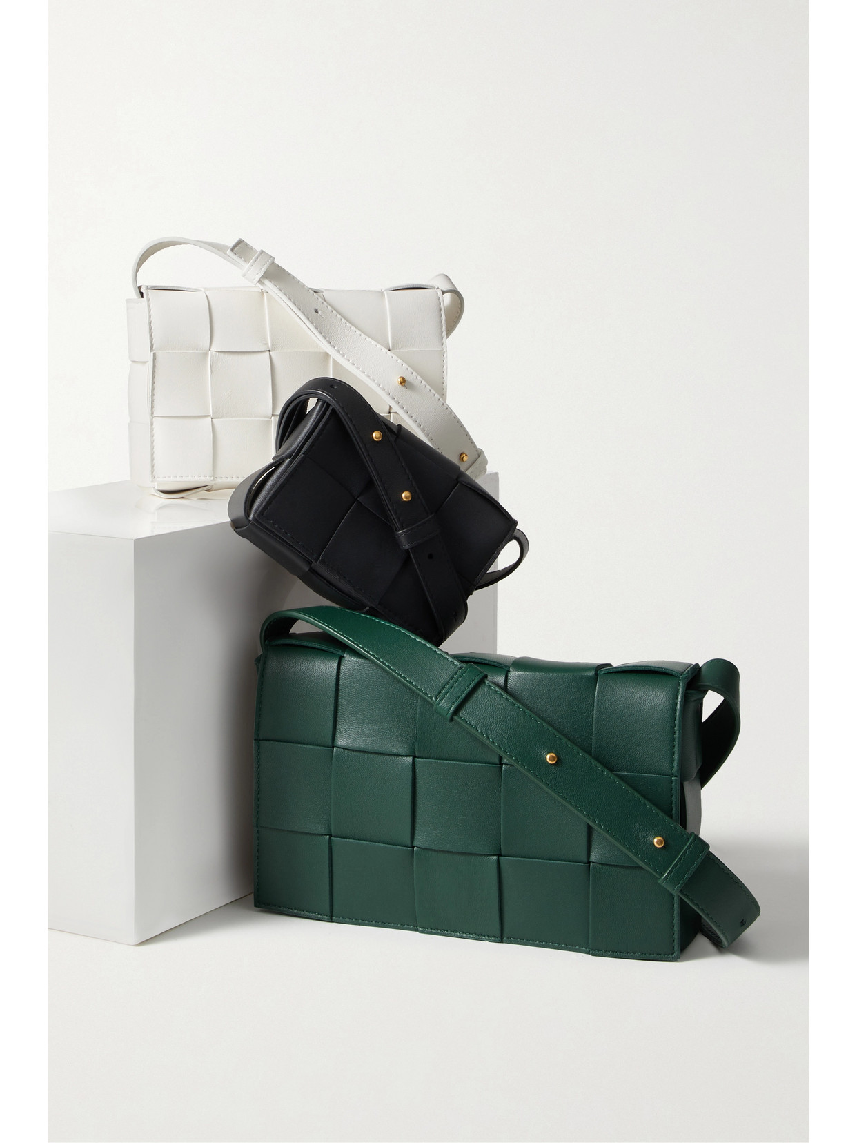 Cassette Medium Intrecciato Shoulder Bag