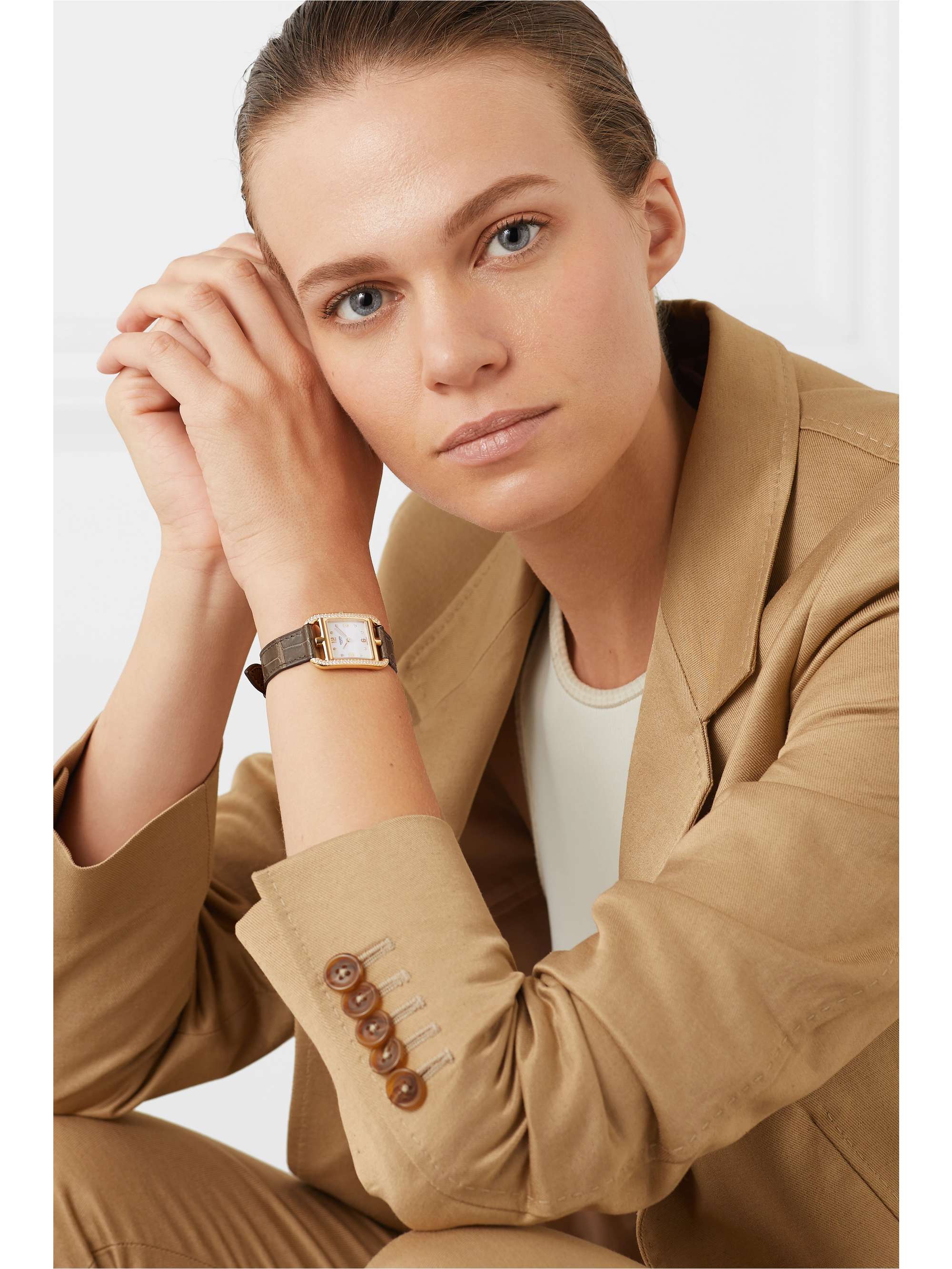 HERMÈS TIMEPIECES Cape Cod 23mm small 18-karat gold, alligator, mother-of-pearl and diamond watch