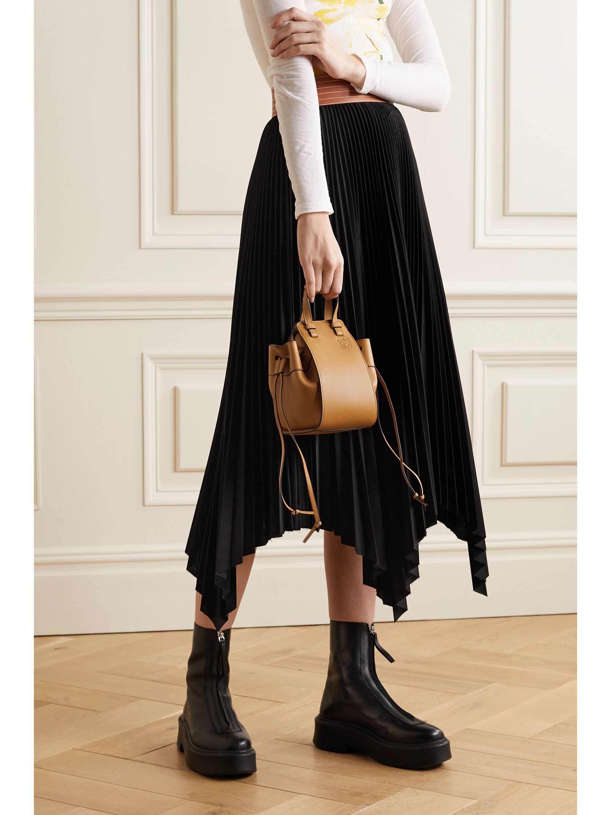 loewe mini hammock tan