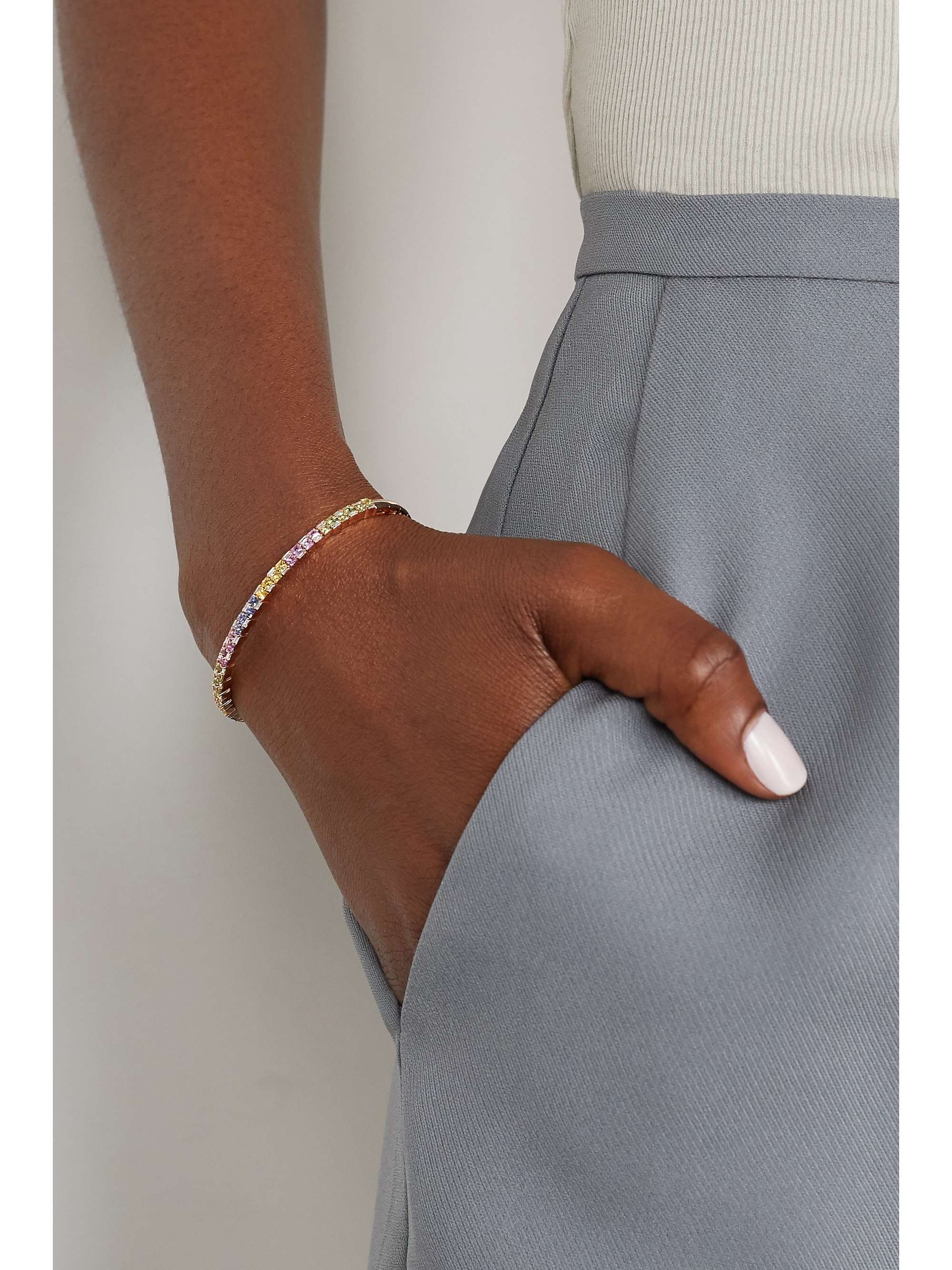 SUZANNE KALAN Armspange aus 18 Karat Roségold mit Saphiren und Diamanten