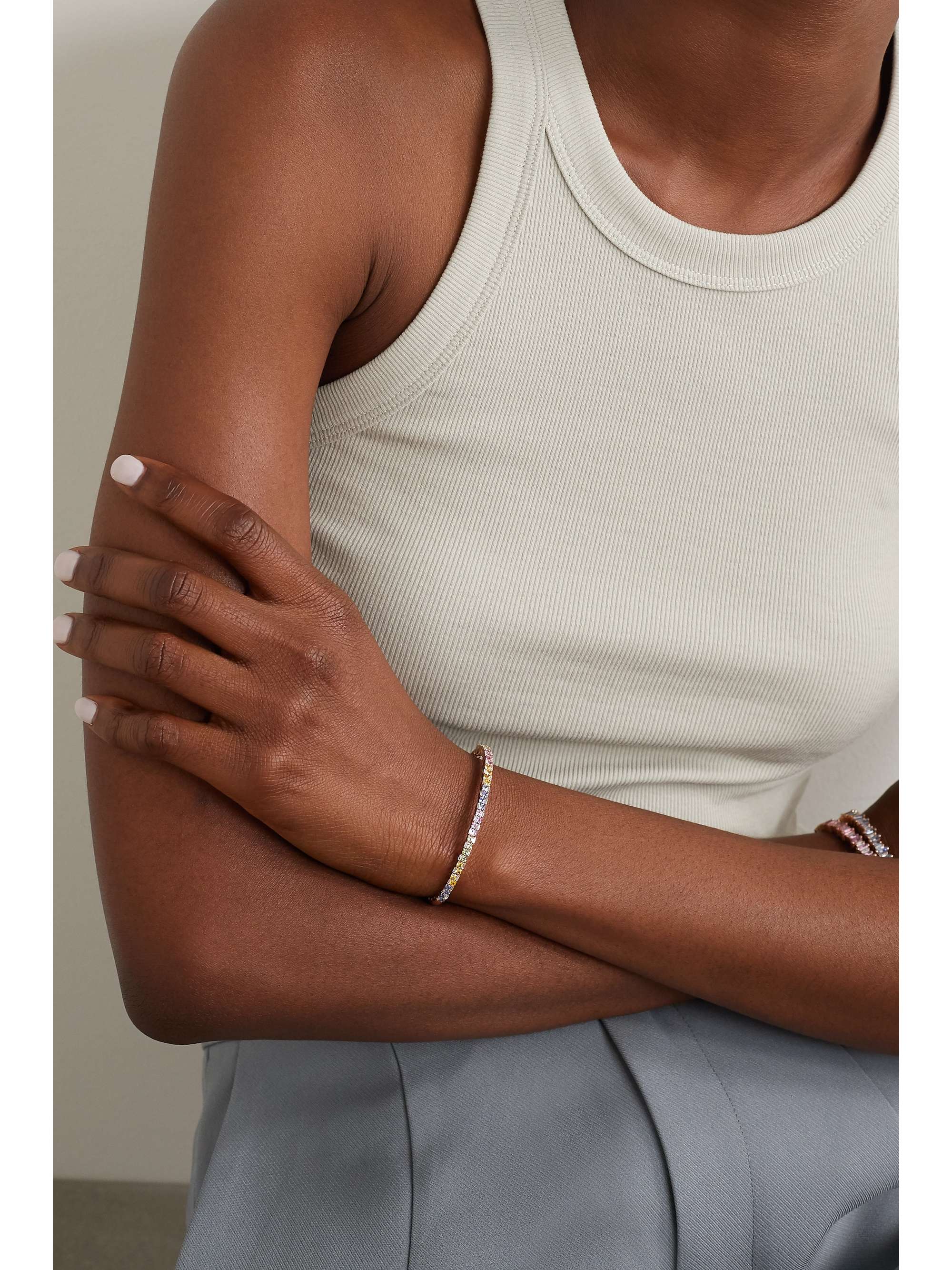 SUZANNE KALAN Armspange aus 18 Karat Roségold mit Saphiren und Diamanten
