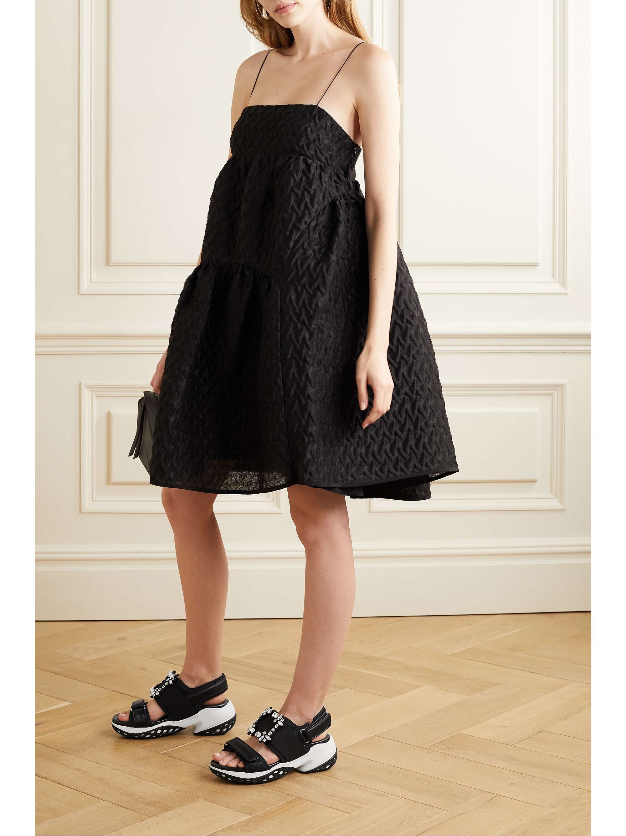 roger vivier viv run sandals