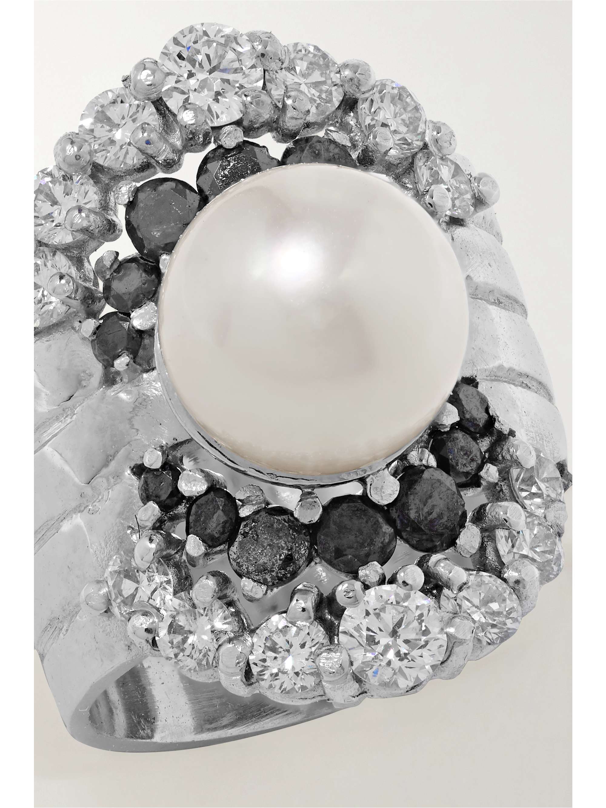 YVONNE LÉON 18-karat white gold, diamond and pearl ear cuff