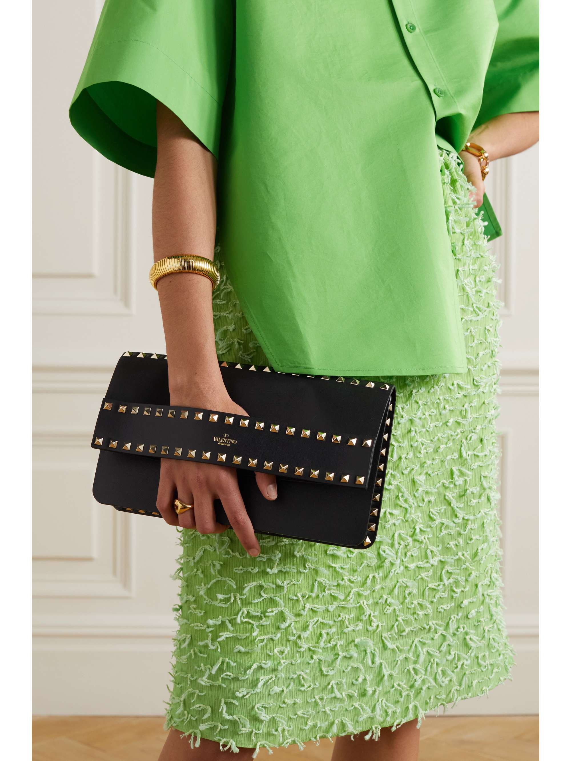 VALENTINO GARAVANI Valentino Garavani Rockstud leather clutch