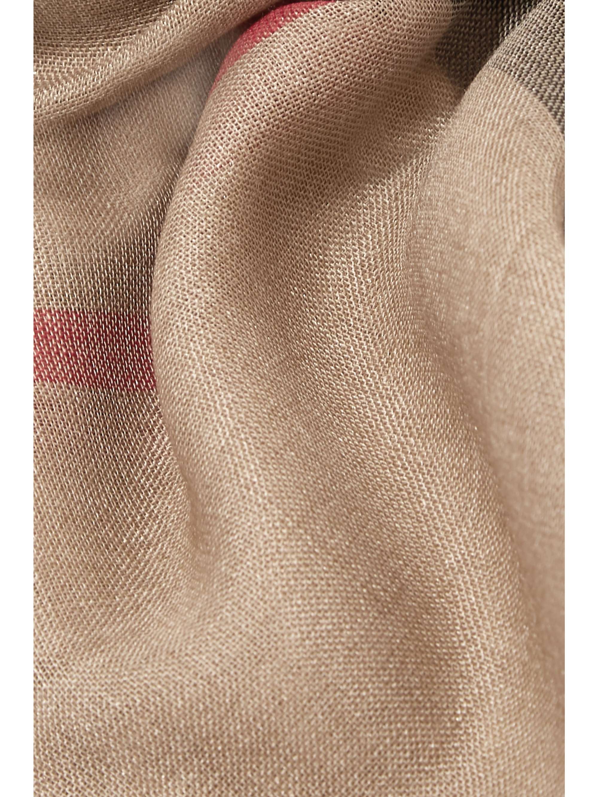 BURBERRY Écharpe en laine et soie mélangée à carreaux et à finitions effilées