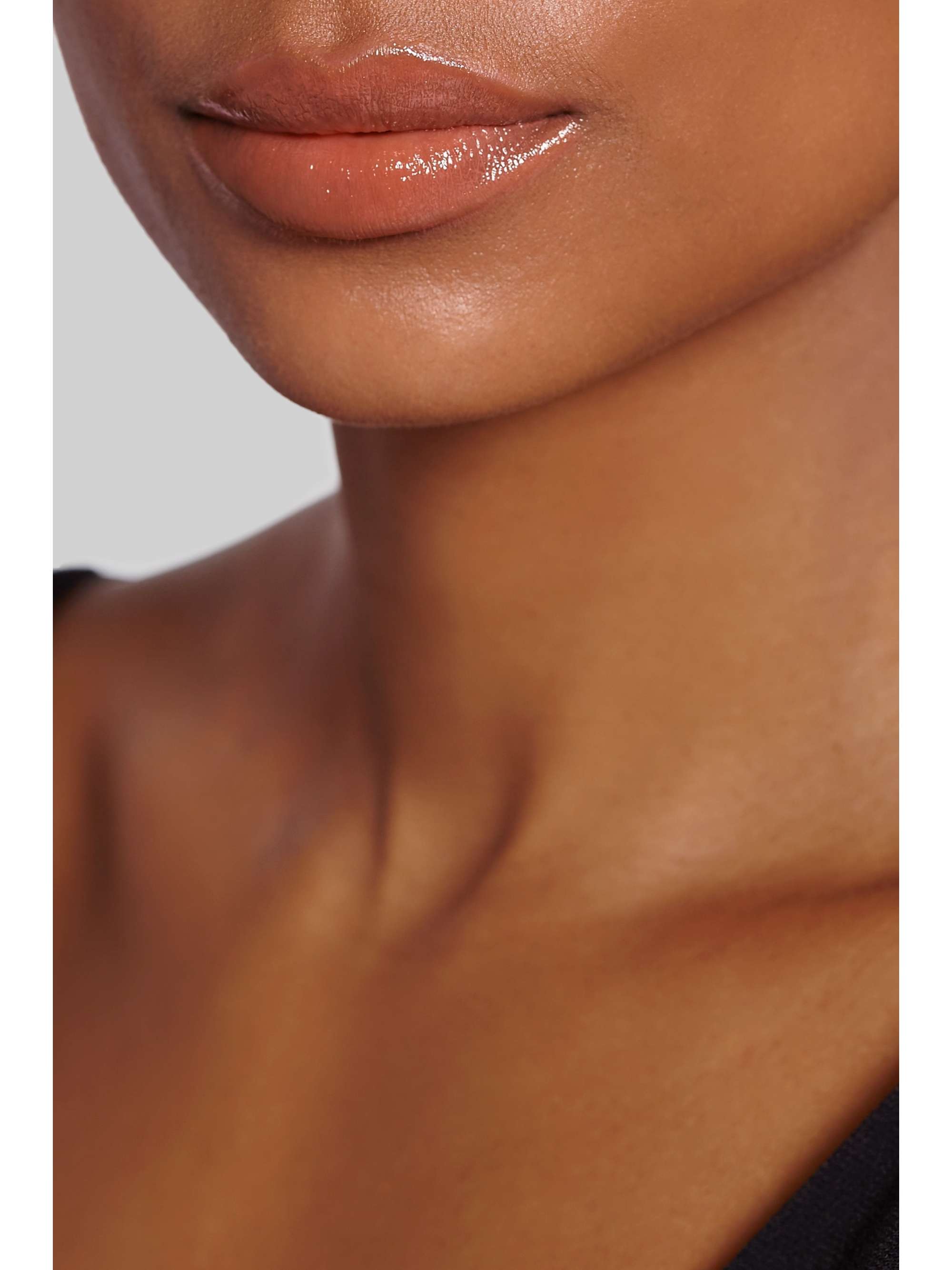 HOURGLASS Unreal High Shine Volumizing Lip Gloss - Strike