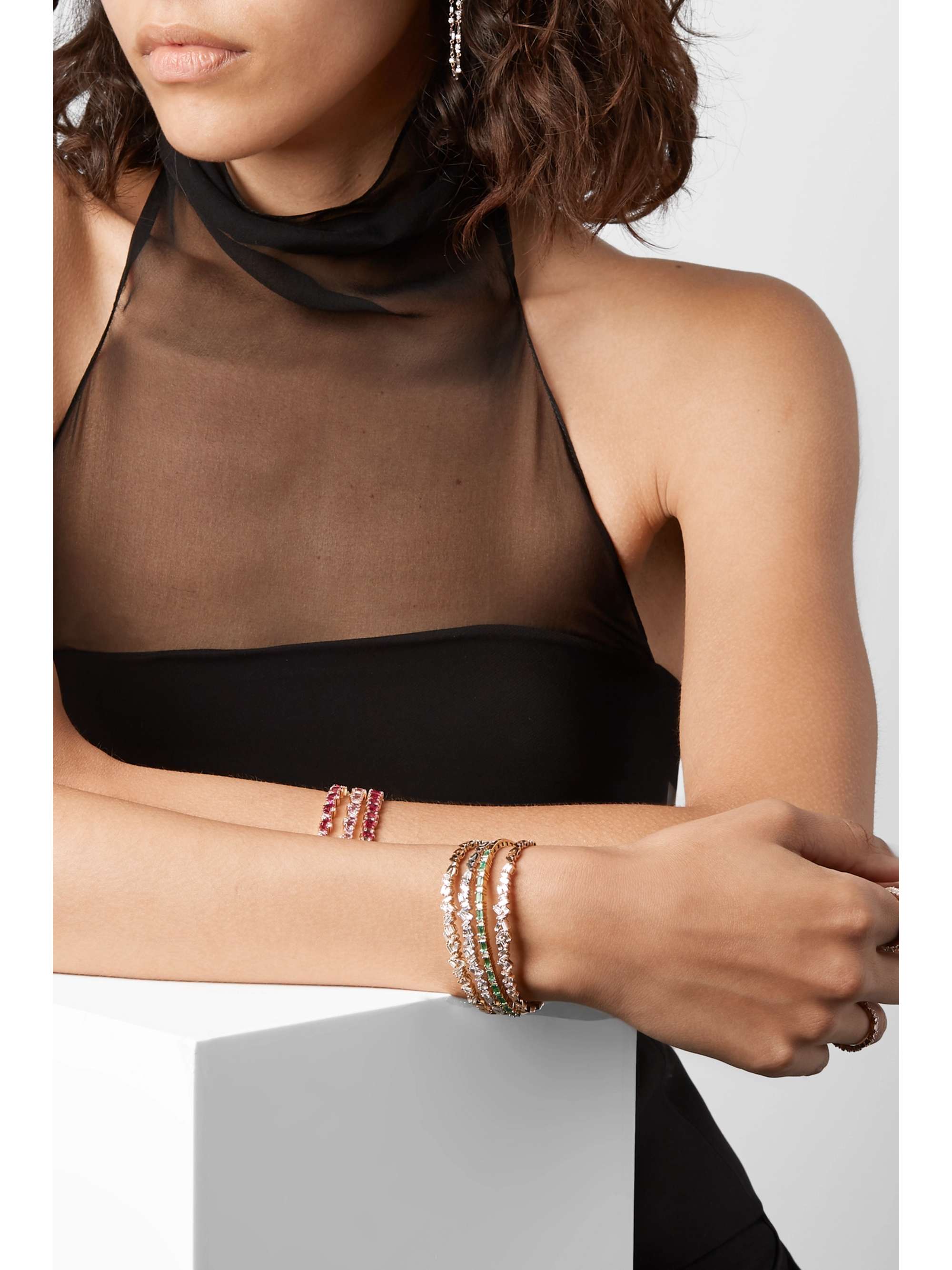 SUZANNE KALAN 18-karat gold, emerald and diamond cuff