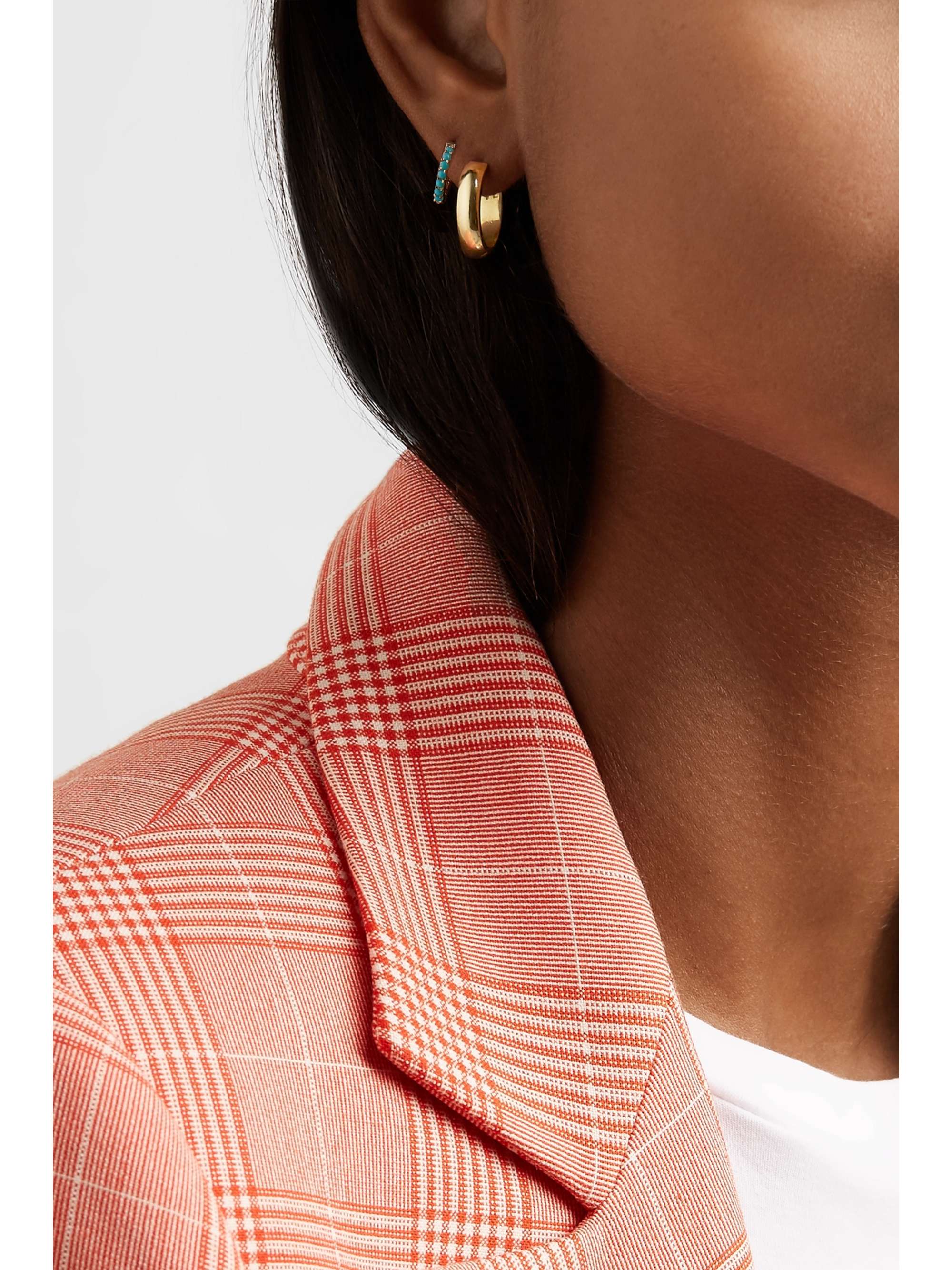 JENNIFER MEYER Wide Huggies 18-karat gold earrings