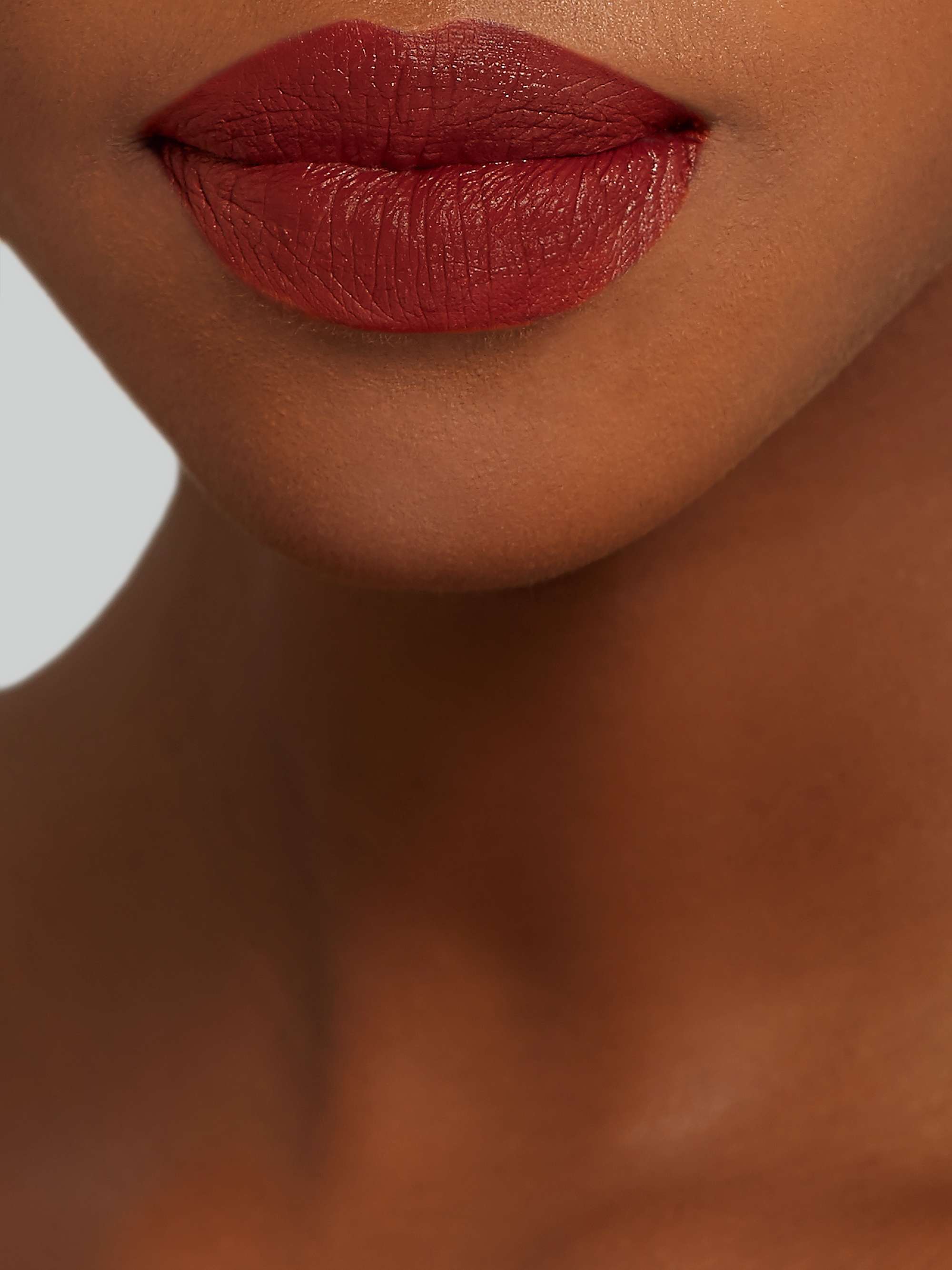 CHARLOTTE TILBURY Matte Revolution Lipstick - Pillow Talk