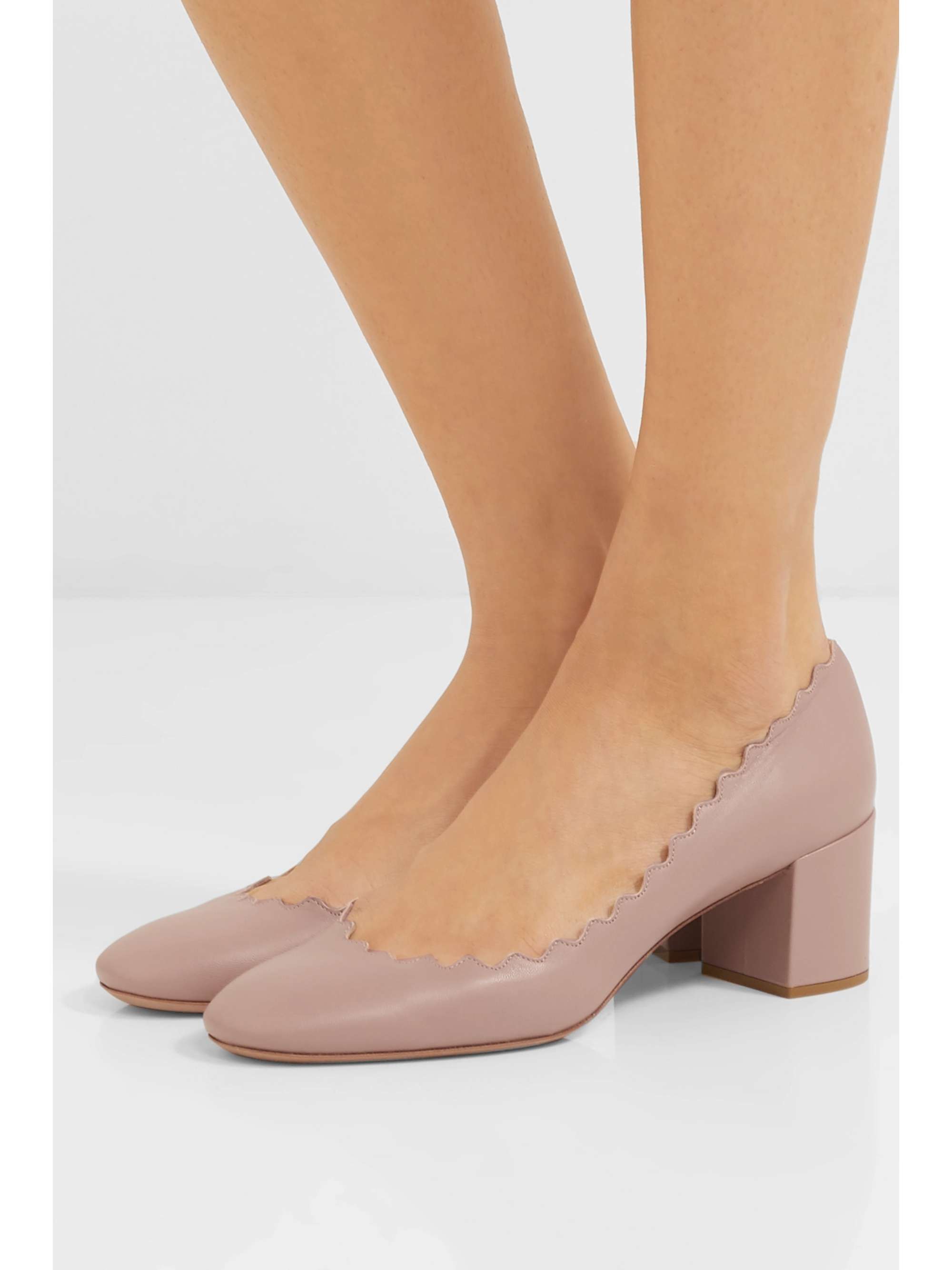 pulver Sørge over færge CHLOÉ Lauren scalloped leather pumps | NET-A-PORTER