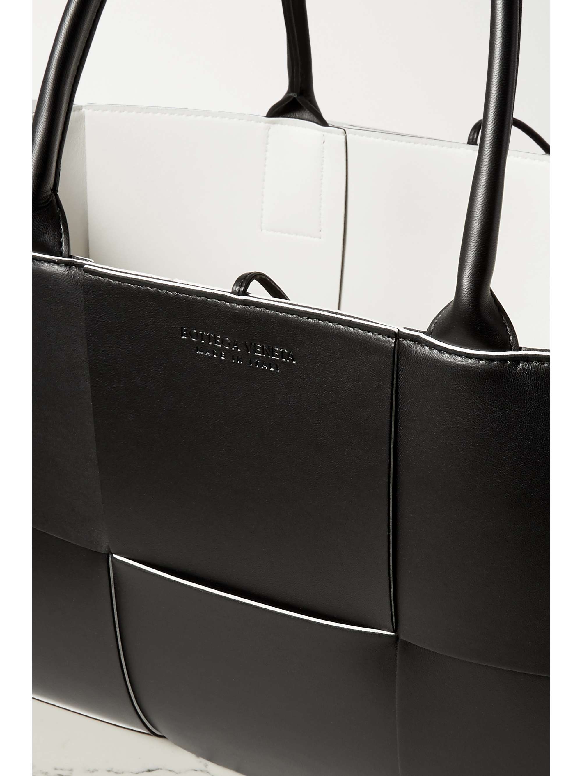 BOTTEGA VENETA Arco medium intrecciato leather tote