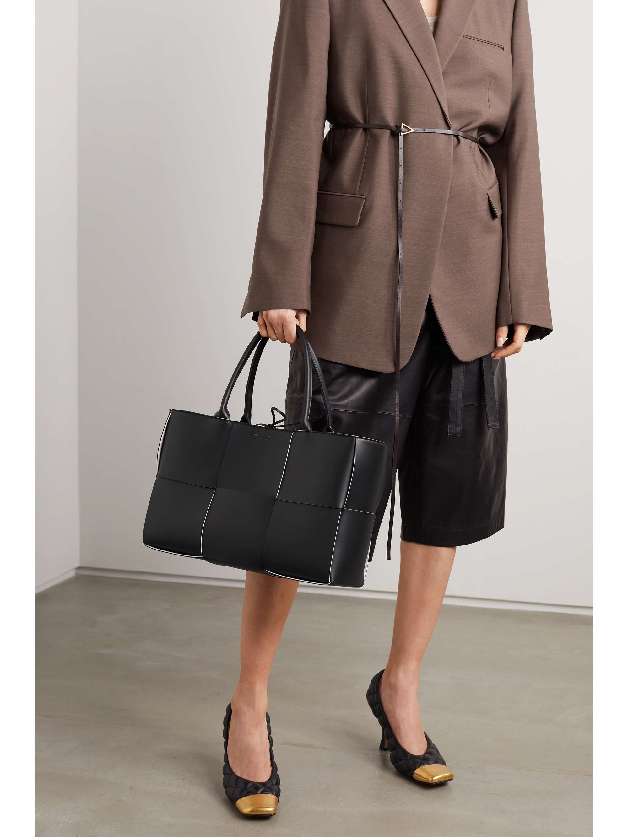 BOTTEGA VENETA Arco medium intrecciato leather tote