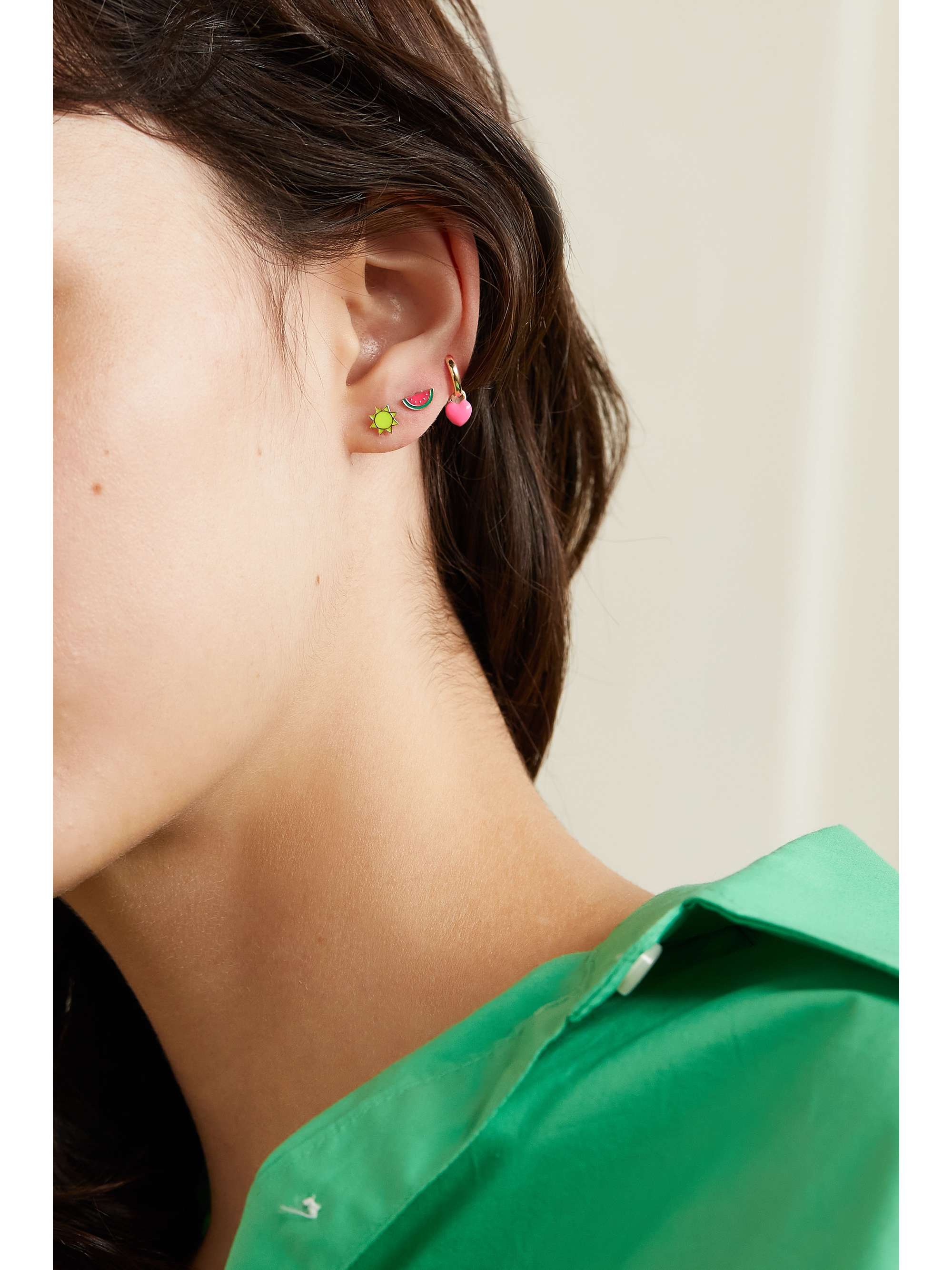 ALISON LOU Boucle d'oreille unique en or 14 carats (585/1000) et émail Sun