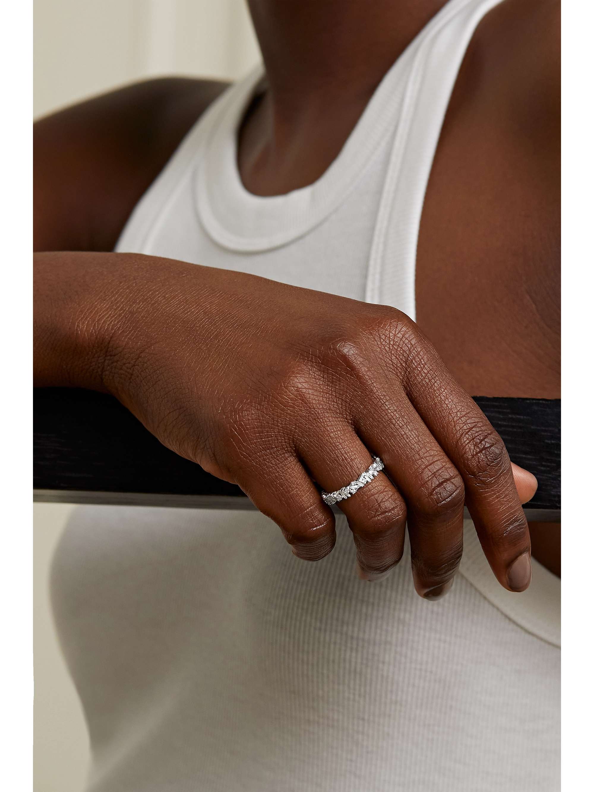 SUZANNE KALAN Bague en or blanc 18 carats (750/1000) et diamants