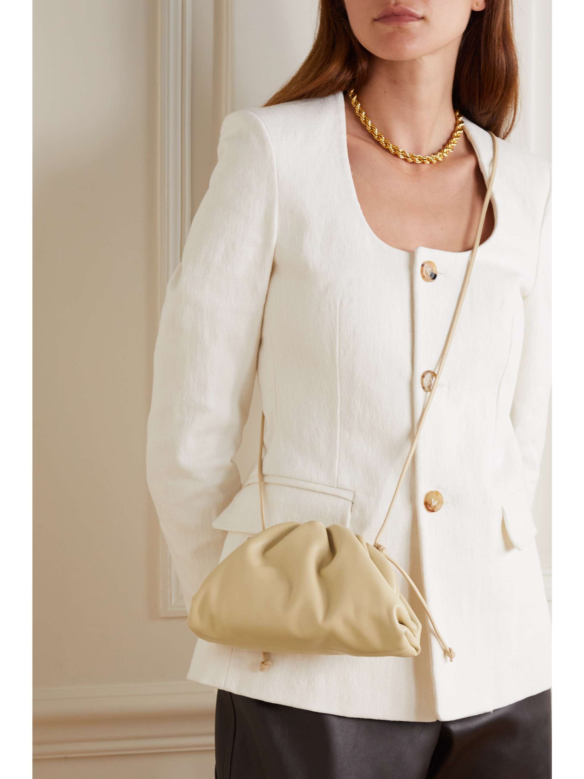 BOTTEGA VENETA Pochette en cuir à fronces The Pouch Small