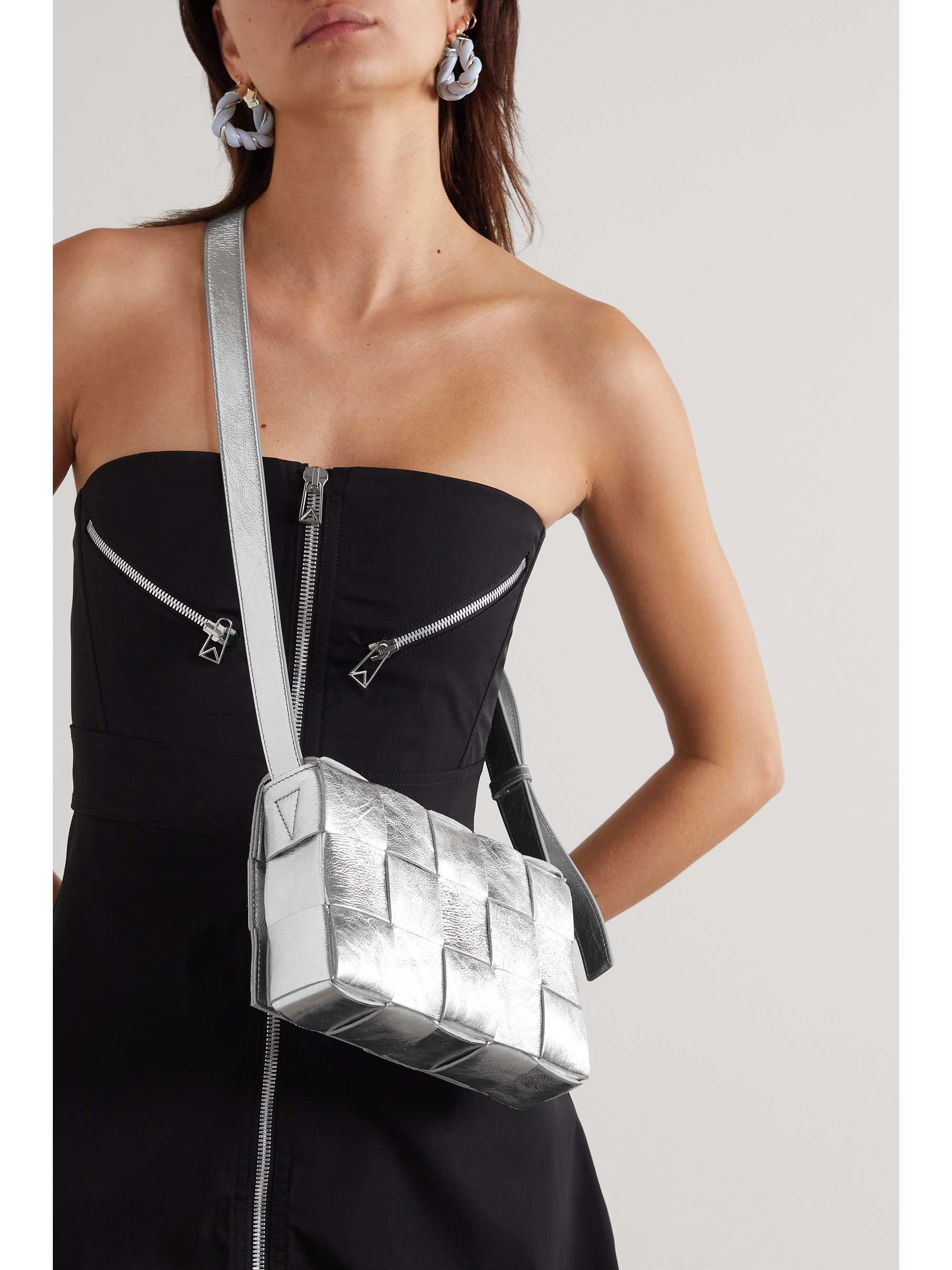 Cassette metallic intrecciato leather shoulder bag