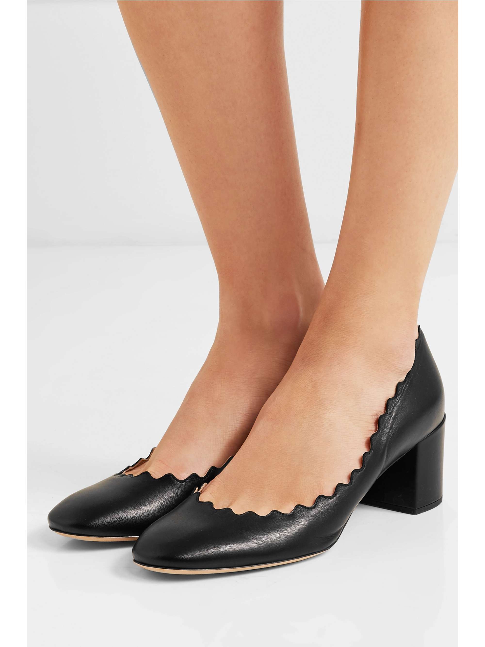 pulver Sørge over færge CHLOÉ Lauren scalloped leather pumps | NET-A-PORTER