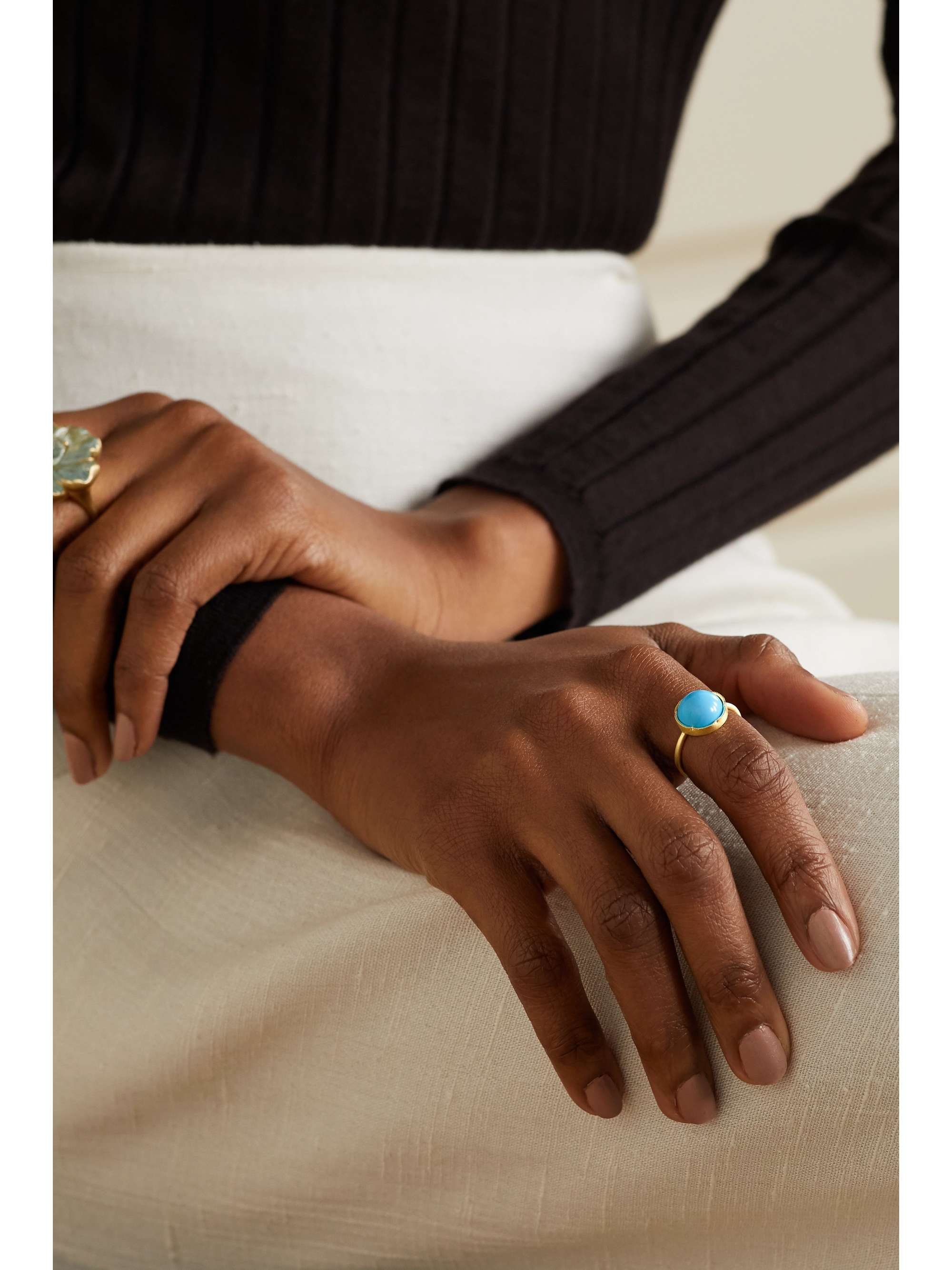 IRENE NEUWIRTH Classic 18-karat gold turquoise ring