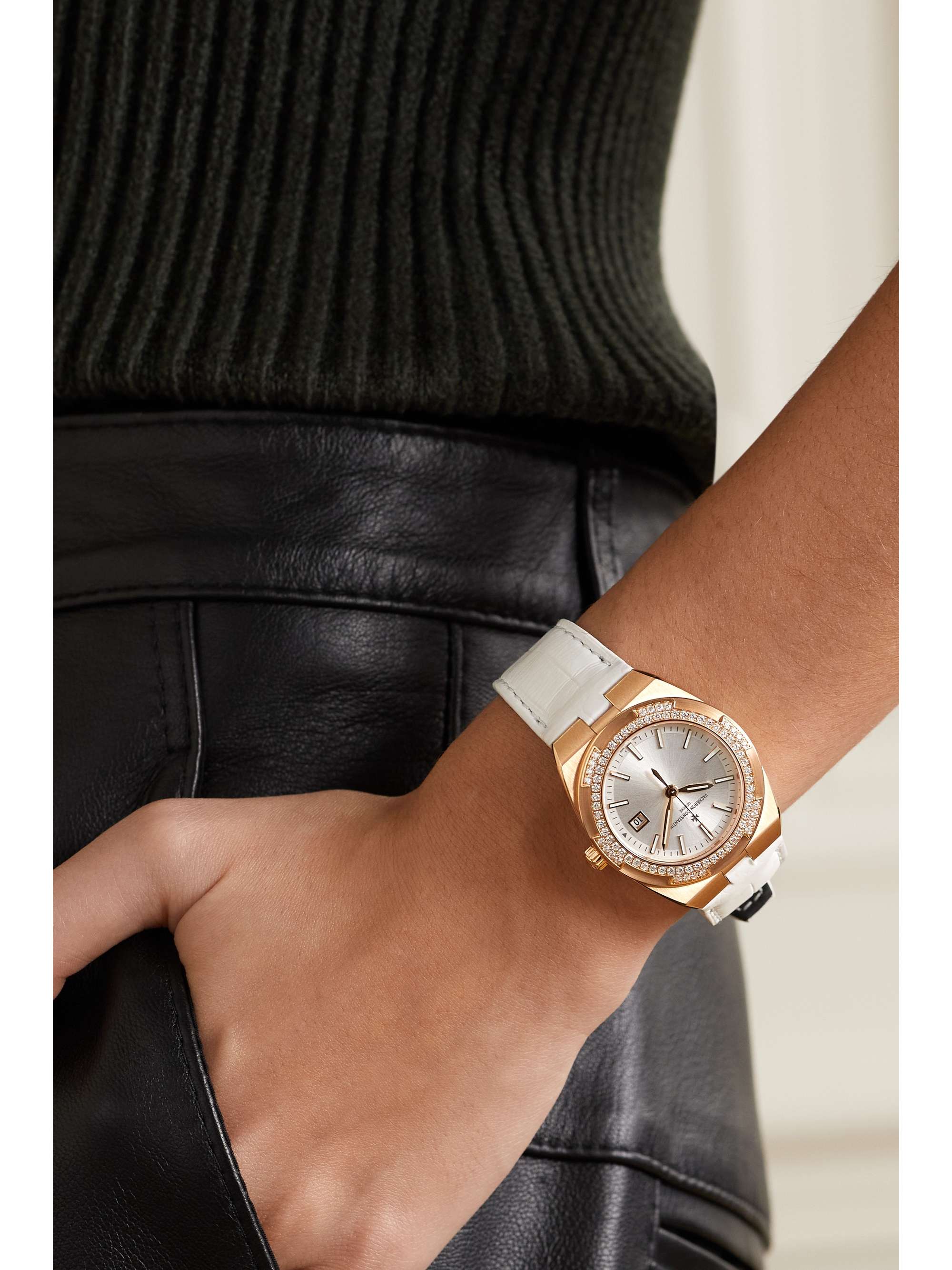 VACHERON CONSTANTIN Montre en or rose 18 carats (750/1000) et diamants à bracelet en alligator Overseas, 33 mm