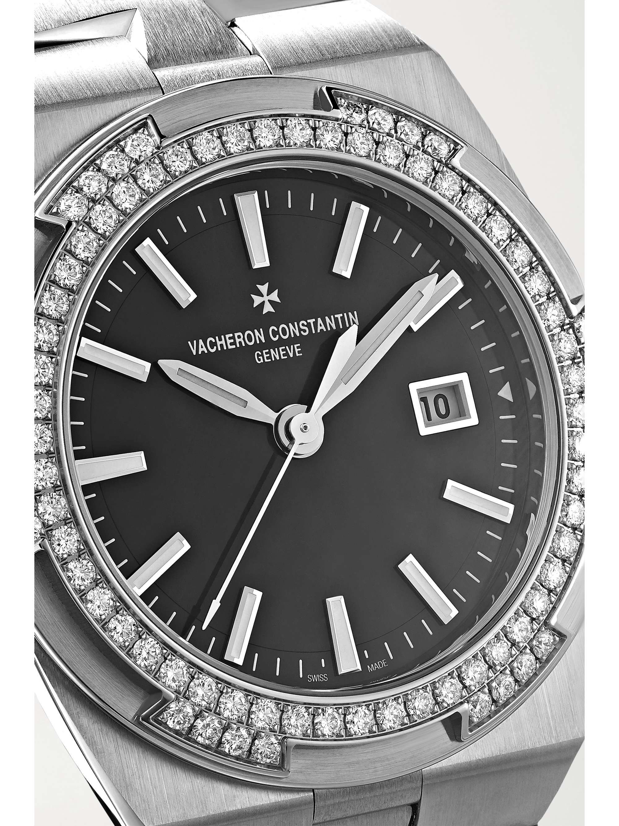VACHERON CONSTANTIN Montre en acier inoxydable et diamants Overseas 33 mm