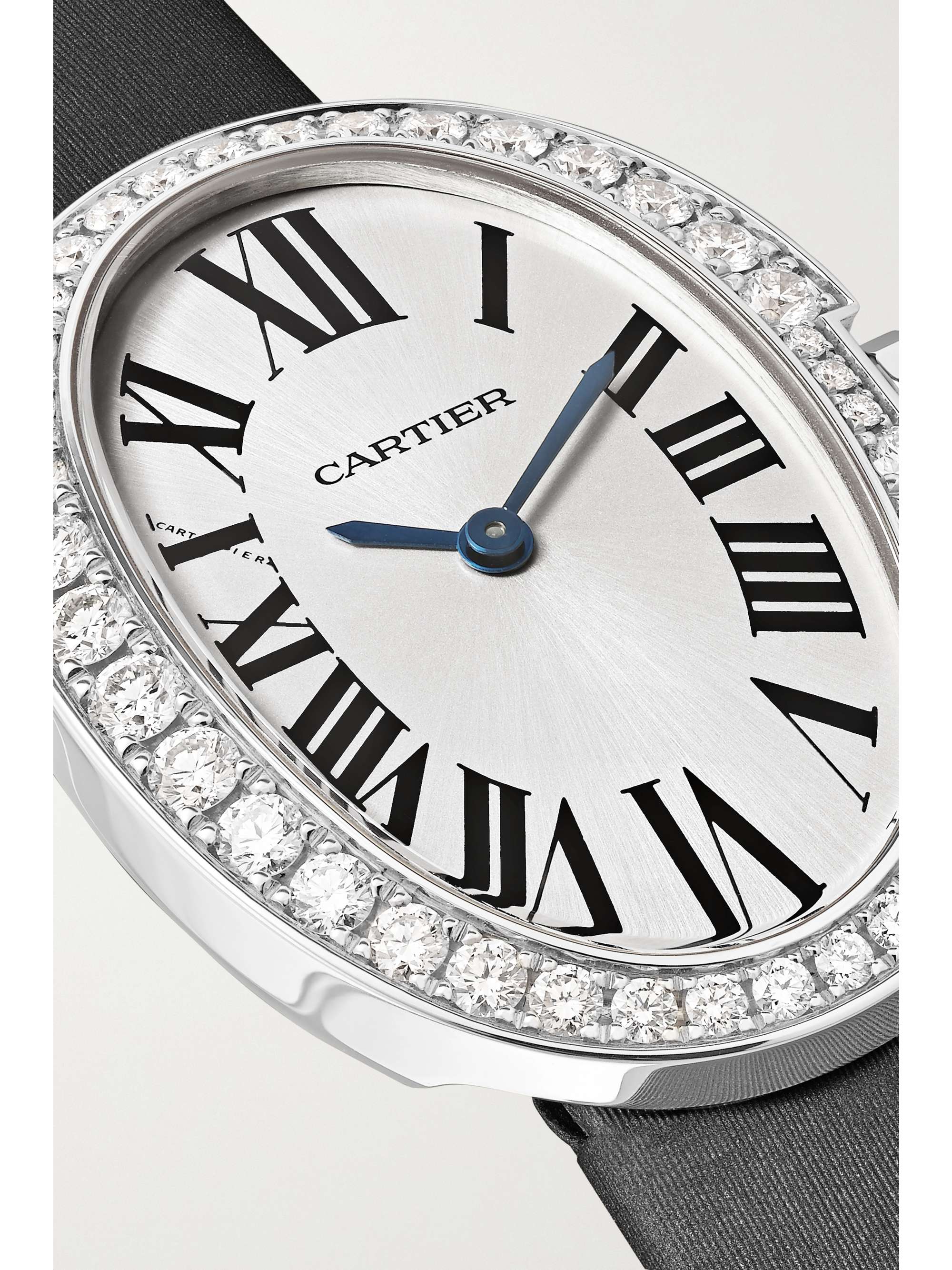 CARTIER Montre en or gris 18 carats (750/1000) rhodié et diamants à bracelet en toile brossée Baignoire Small, 24,5 mm