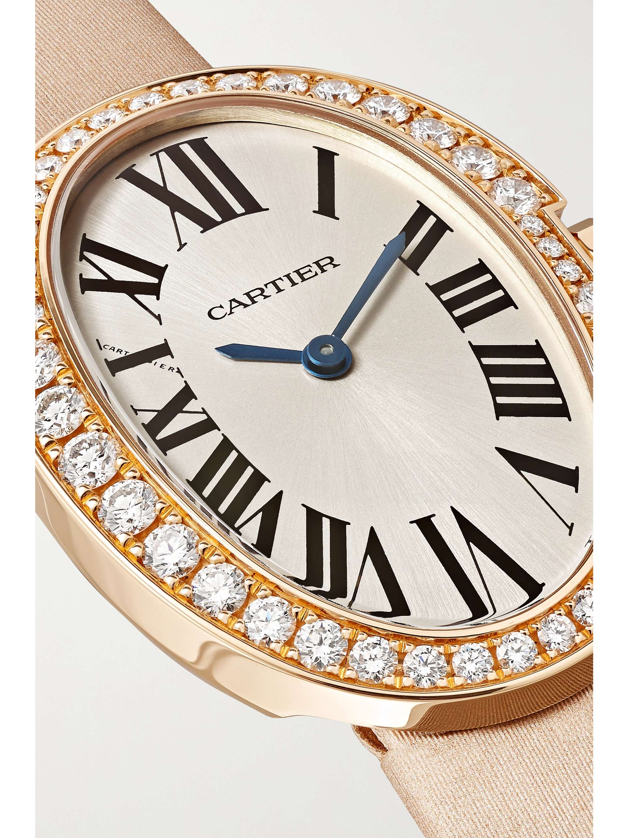 CARTIER Montre en or gris 18 carats (750/1000) rhodié et diamants à bracelet en toile brossée Baignoire Small, 24,5 mm