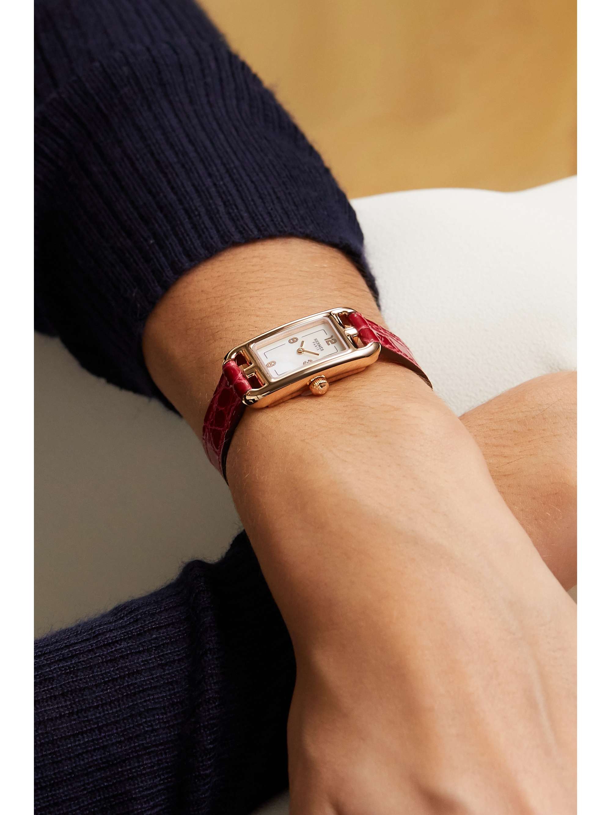 HERMÈS TIMEPIECES Nantucket 17 毫米 18K 玫瑰金珍珠母超小号腕表（短吻鳄鱼皮表带）